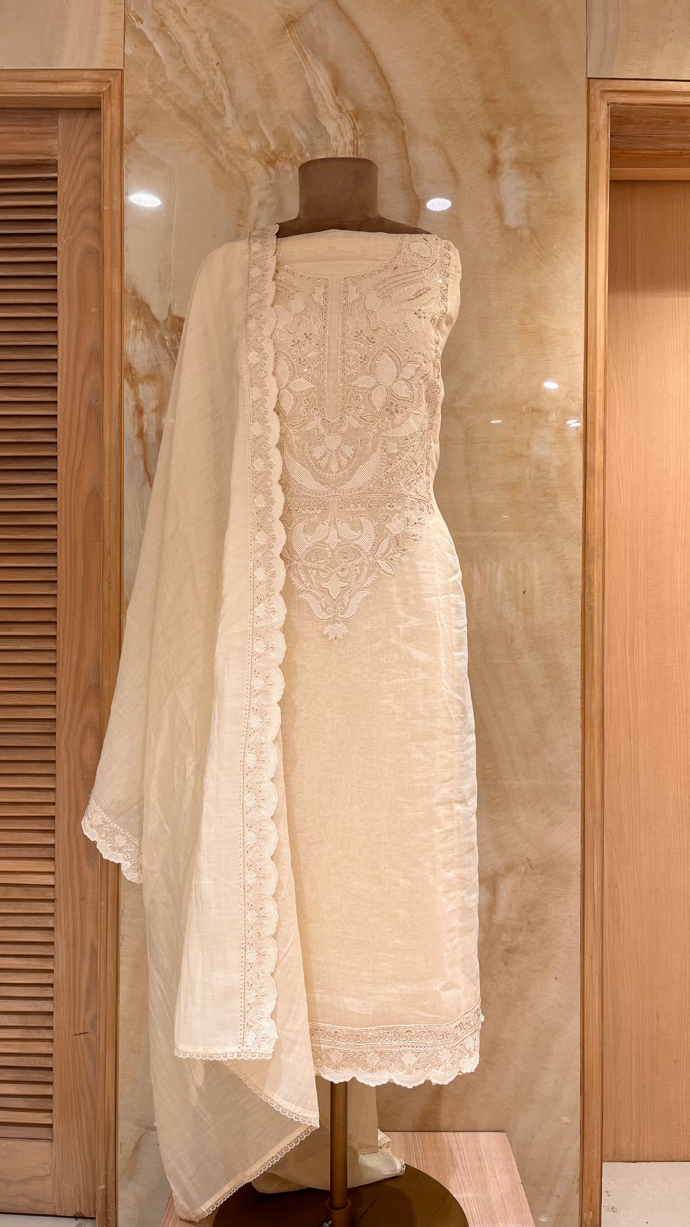 ELEGANT UNSTITCHED SUIT SET WITH DUPATTA
