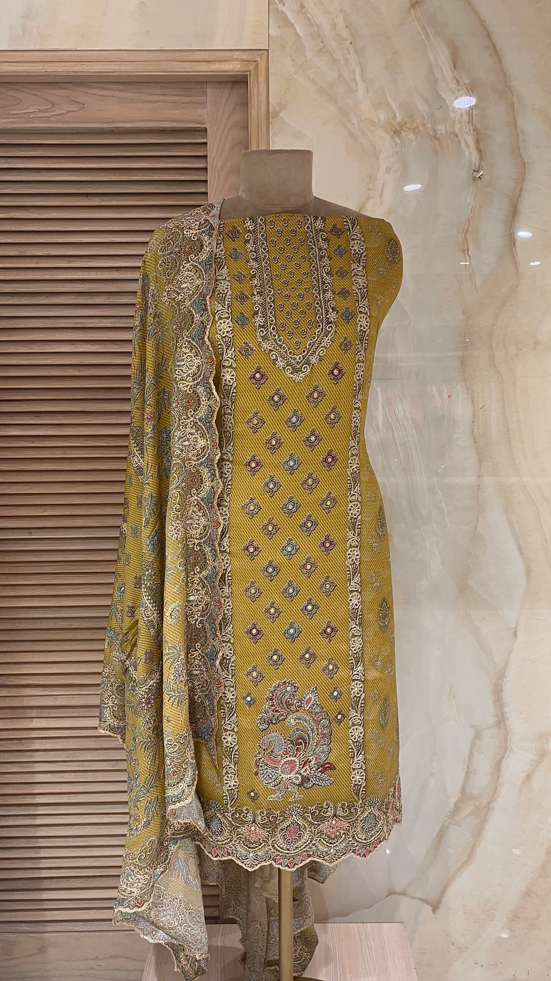 ELEGANT PRINTED UNSTITCHED SUIT SET