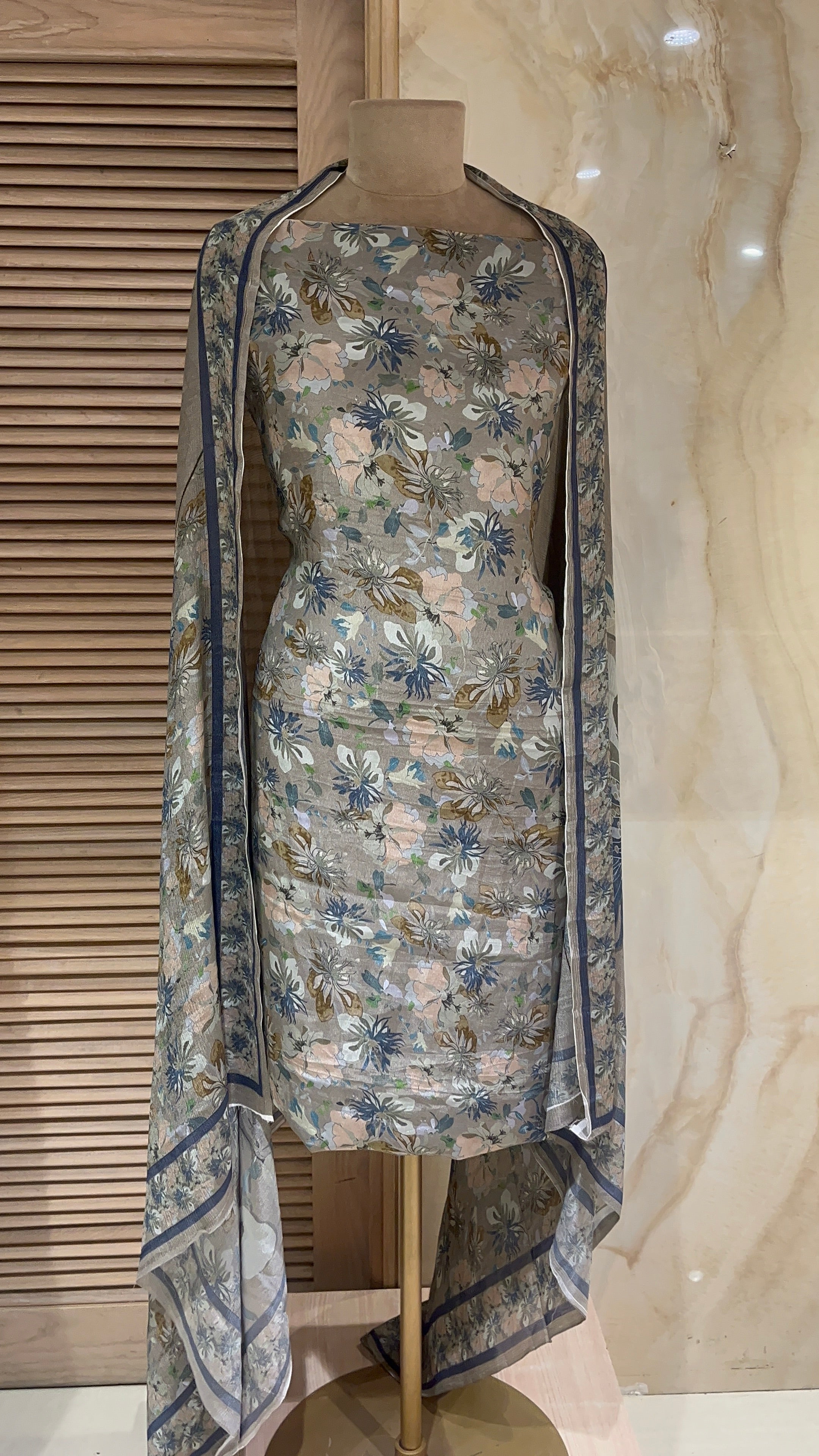 ELEGANT FLORAL PRINT UNSTITCHED SUIT SET