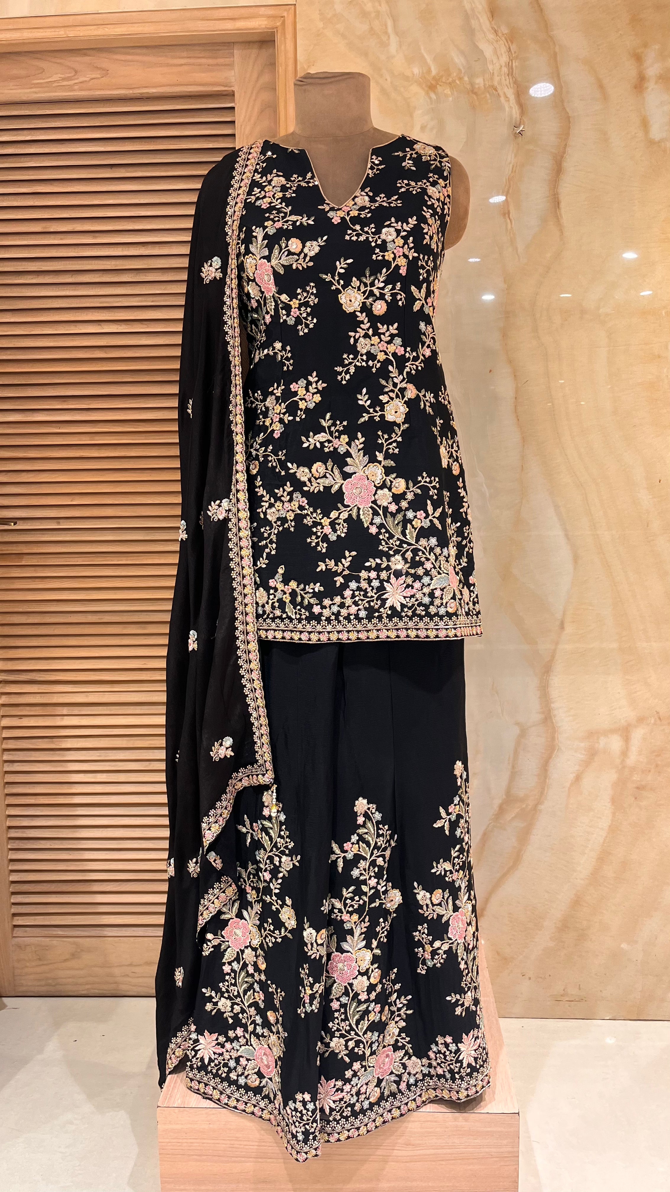 ELEGANT DESIGNER READYMADE SUIT SET
