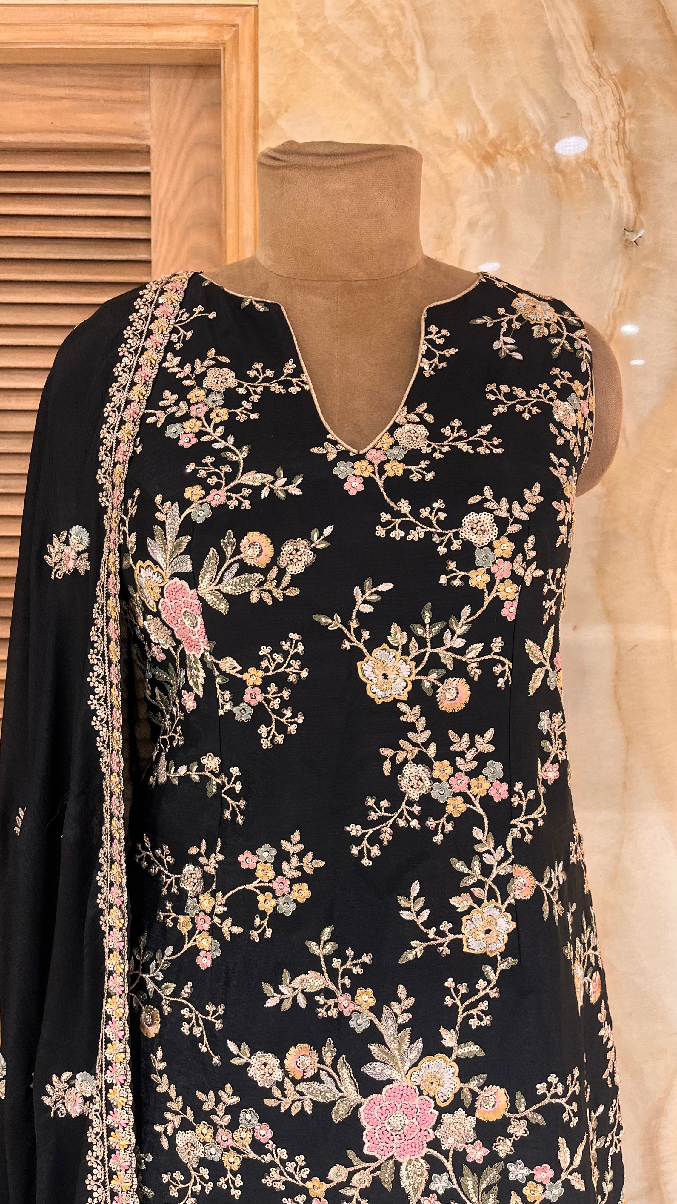 ELEGANT DESIGNER READYMADE SUIT SET