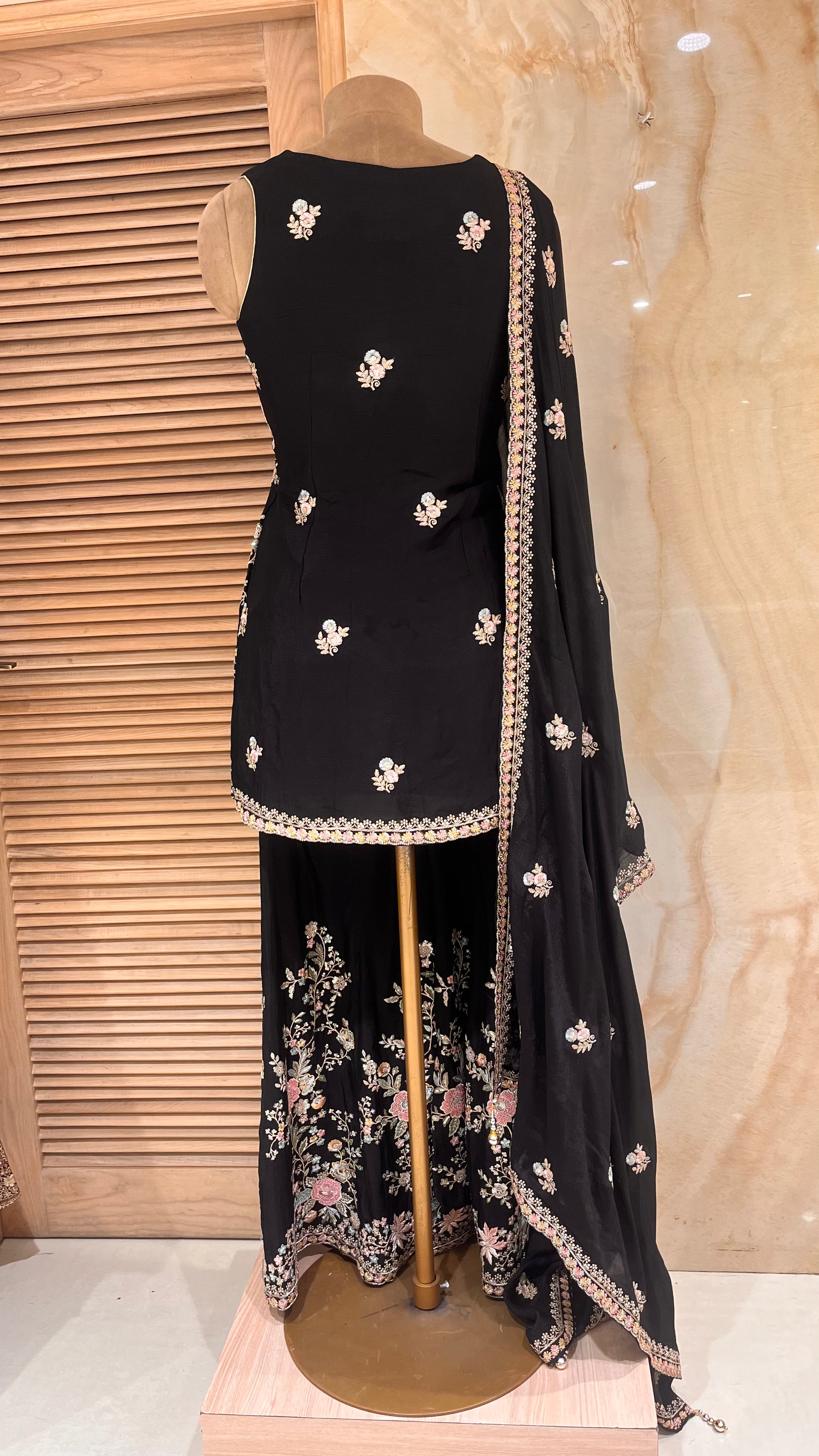 ELEGANT DESIGNER READYMADE SUIT SET