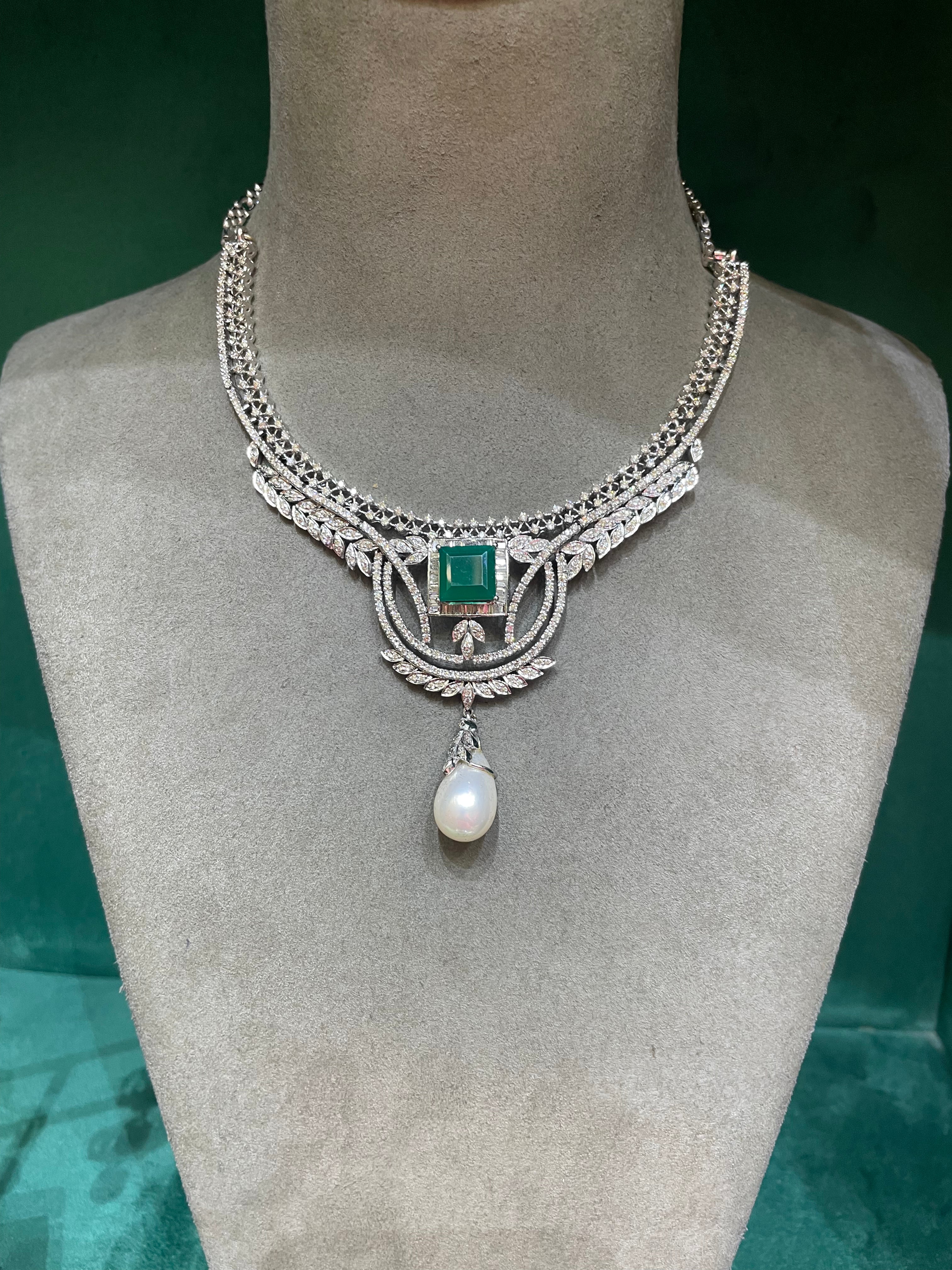 THE EMERALD MODERNIST NECKLACE