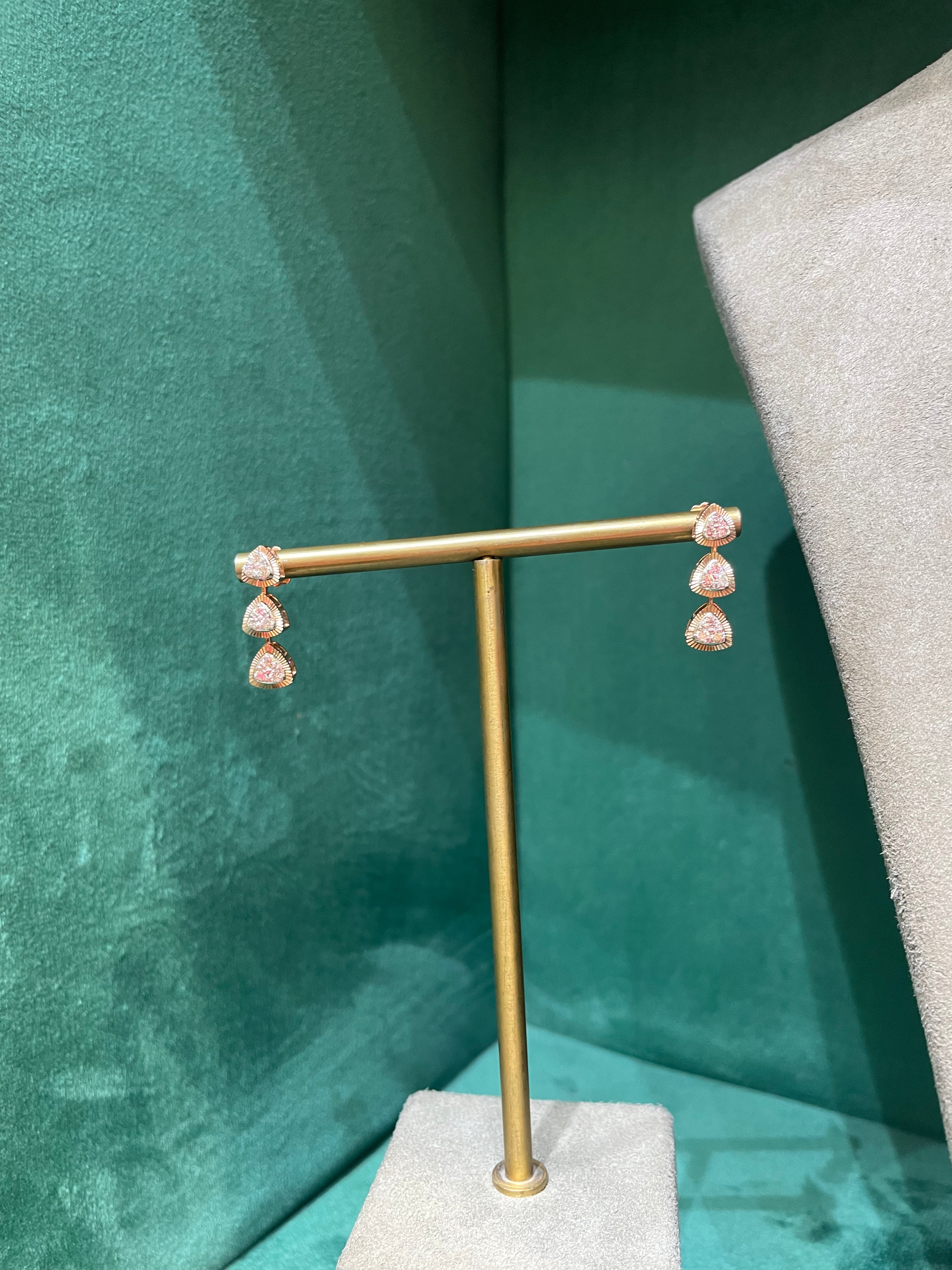 THE STELLAR NECKLACE