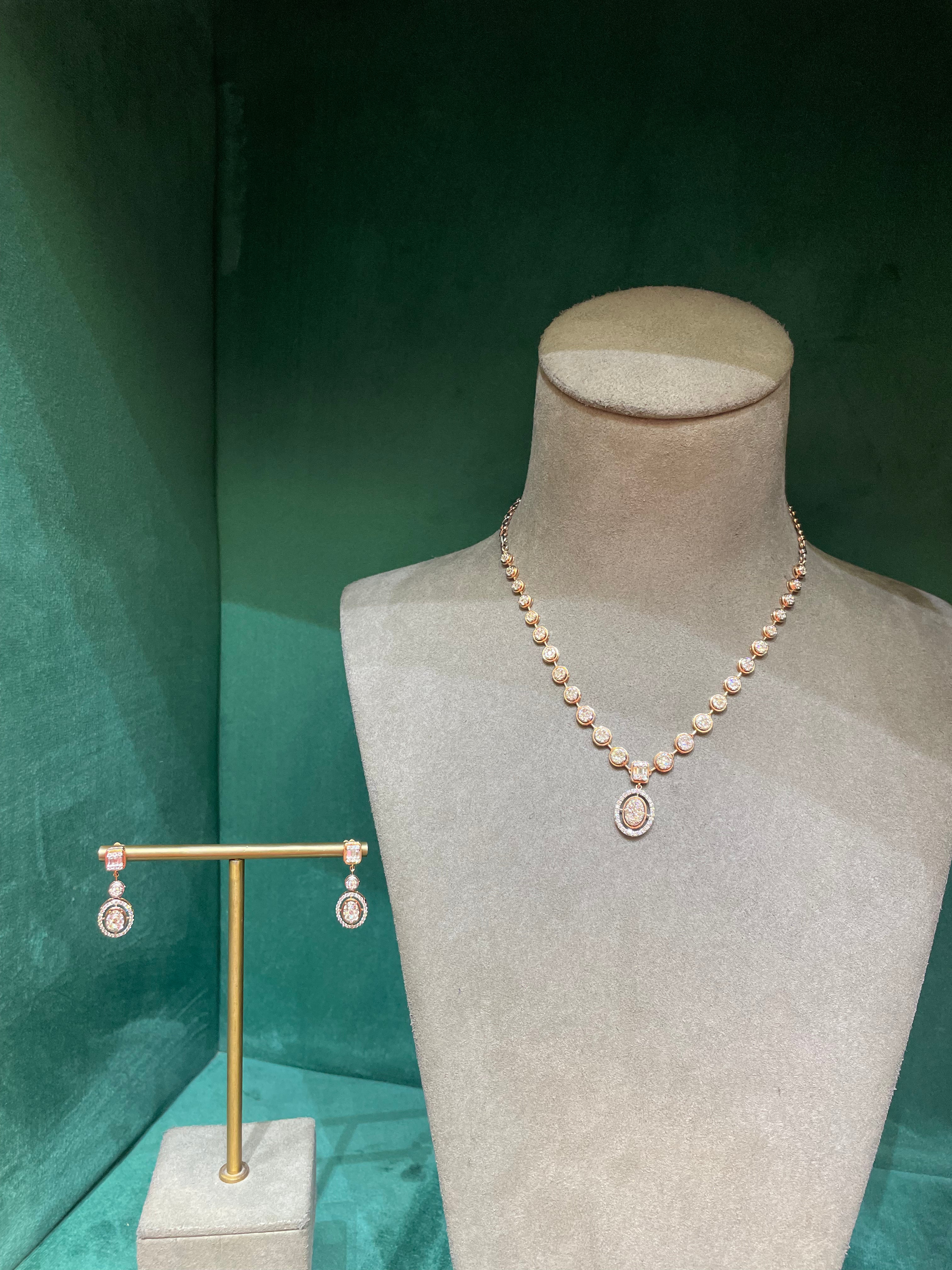 NIGHT IN THE TOWN NECKLACE