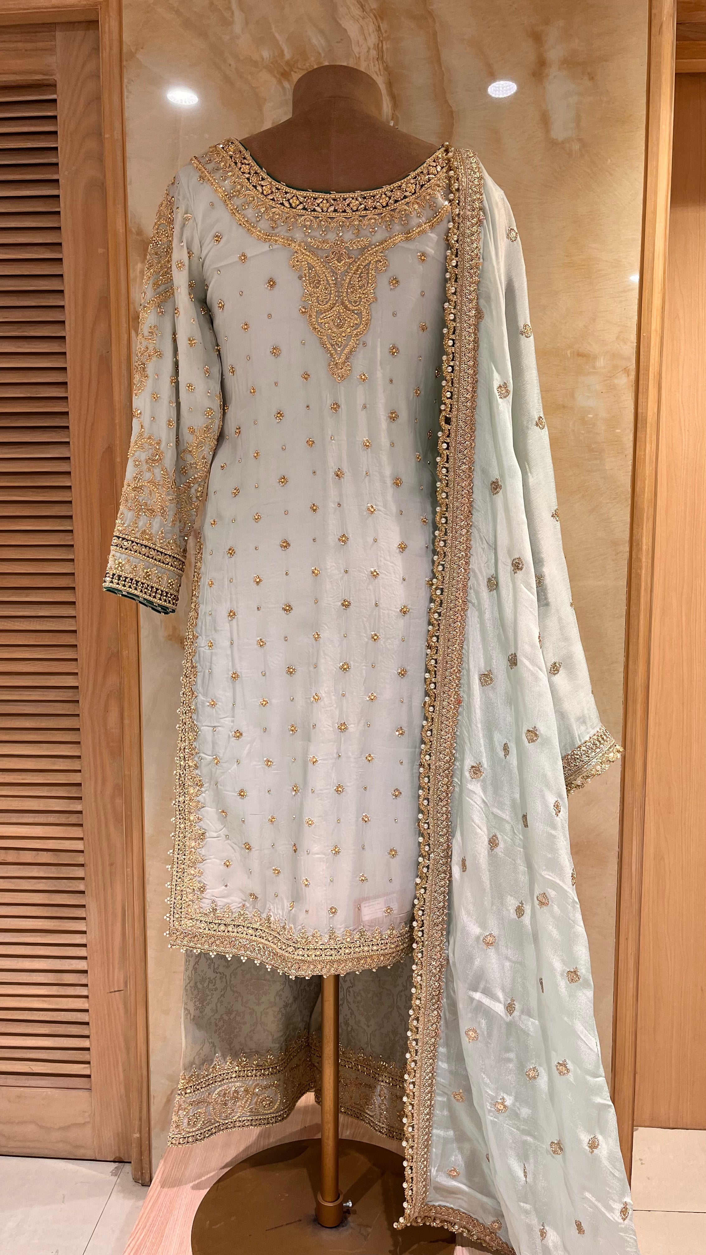 ELEGANT DESIGNER READYMADE SUIT SET