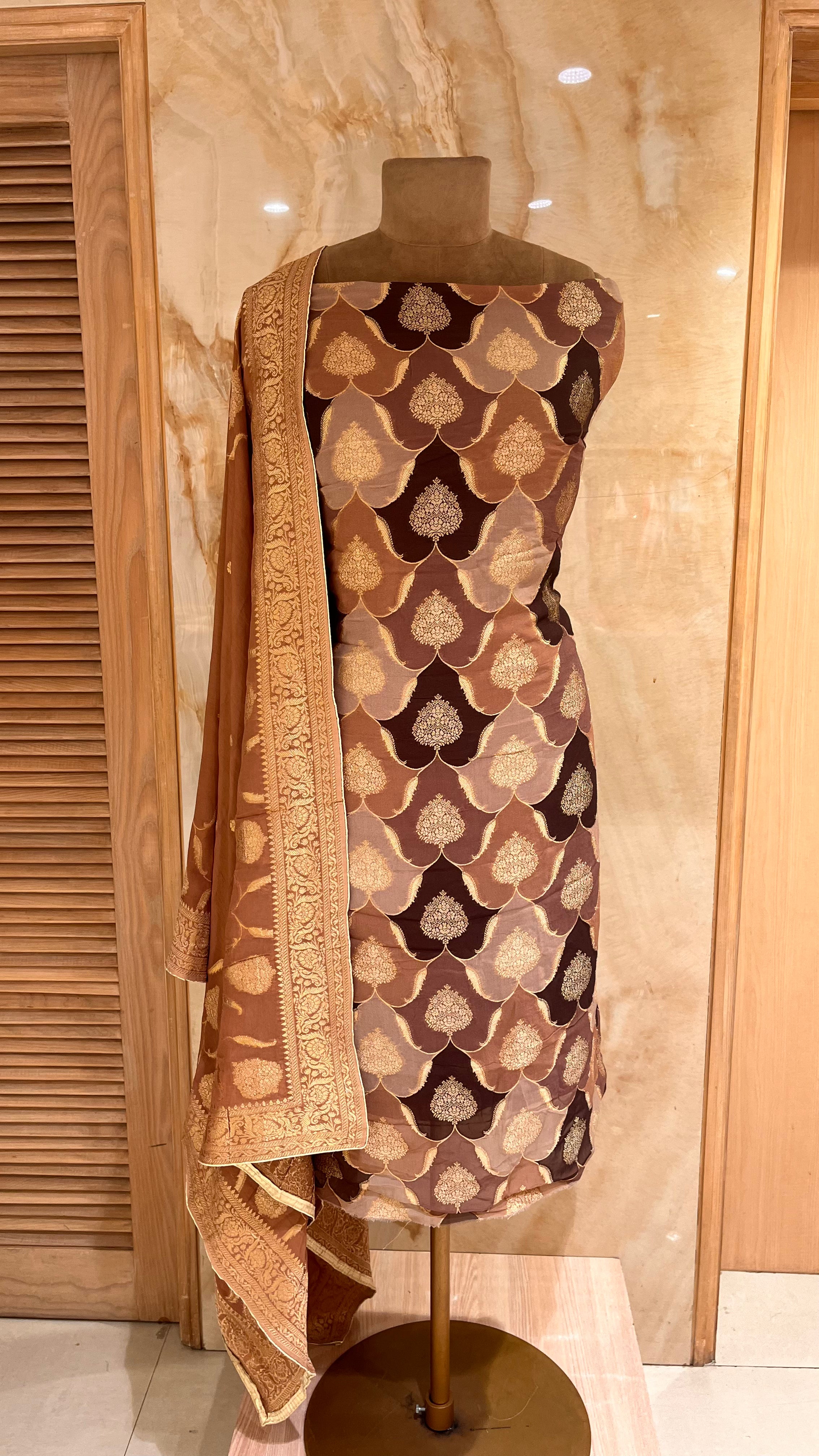 STYLISH PRINTED UNSTITCHED SUIT SET