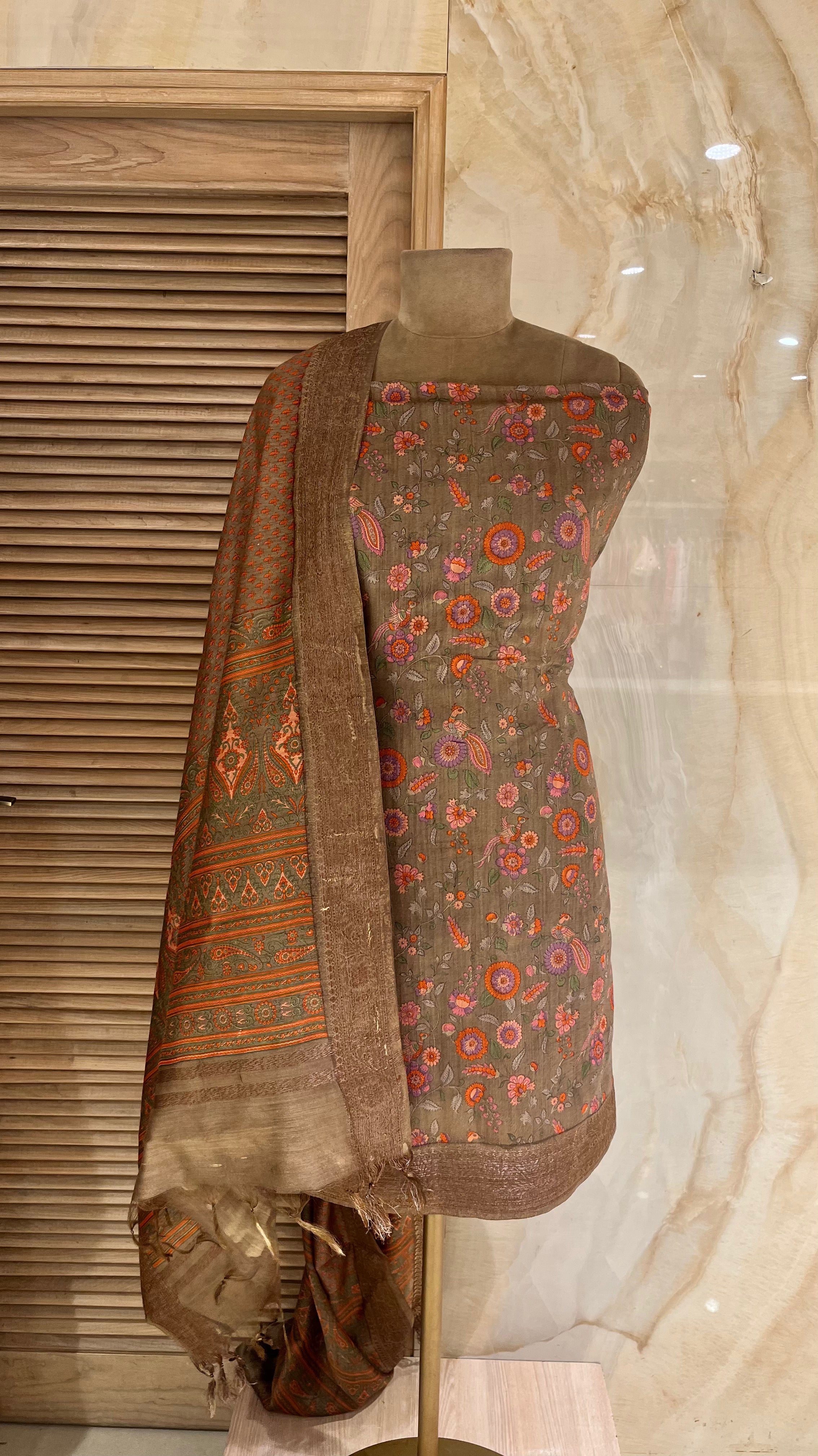 STYLISH FLORAL PRINT UNSTITCHED SUIT SET