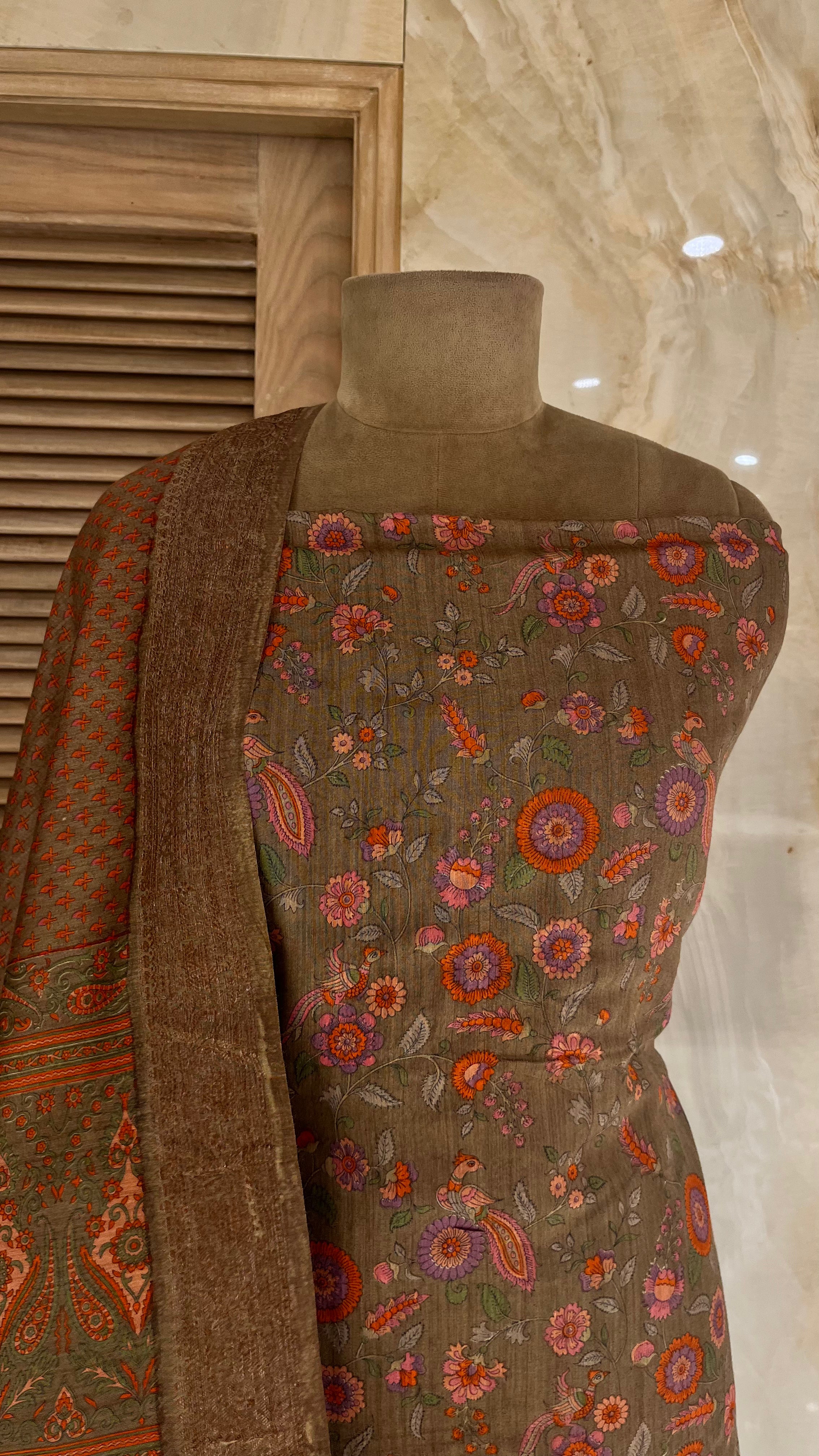 STYLISH FLORAL PRINT UNSTITCHED SUIT SET