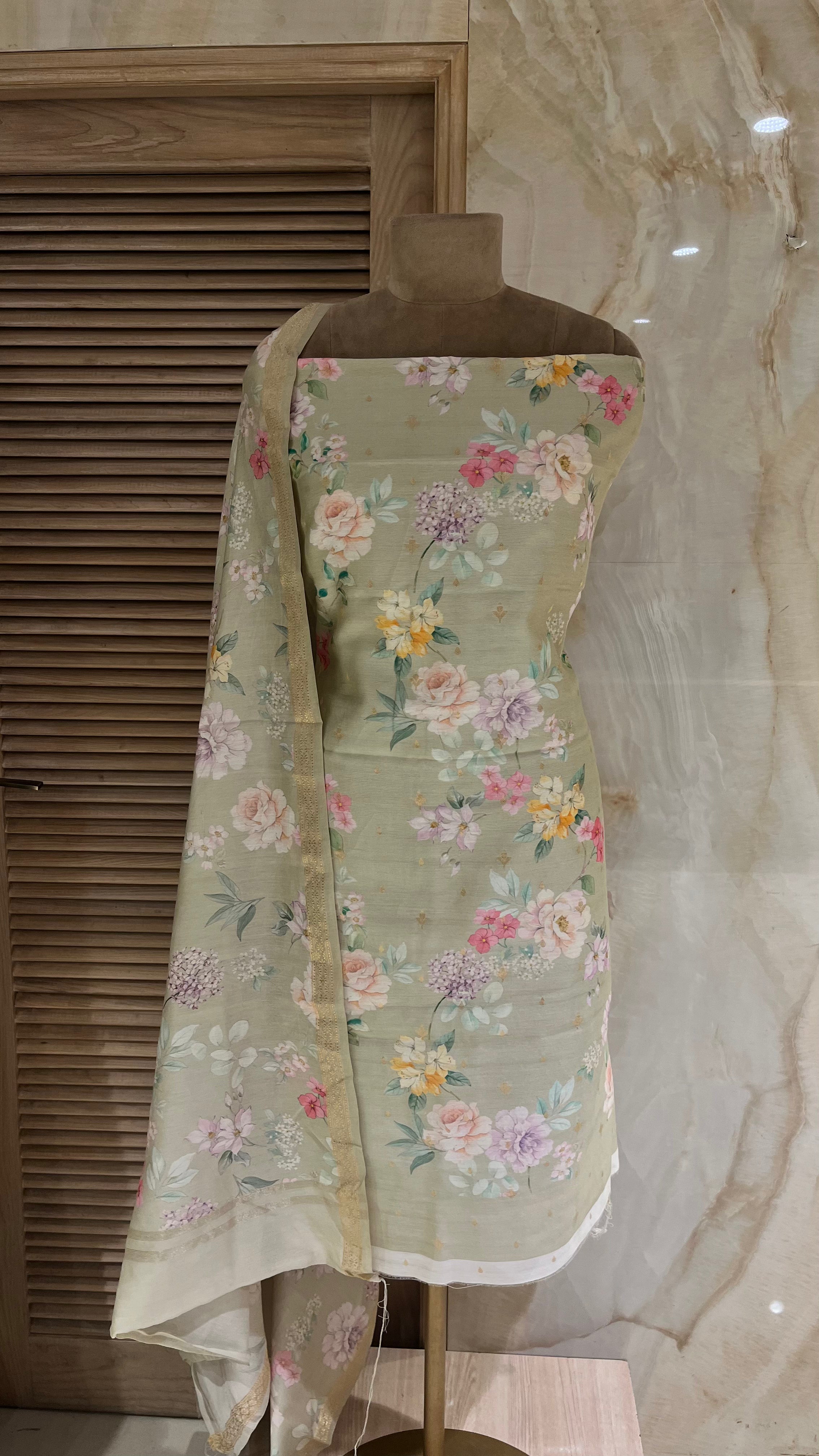 STYLISH TRADITIONAL UNSTITCHED SUIT SET