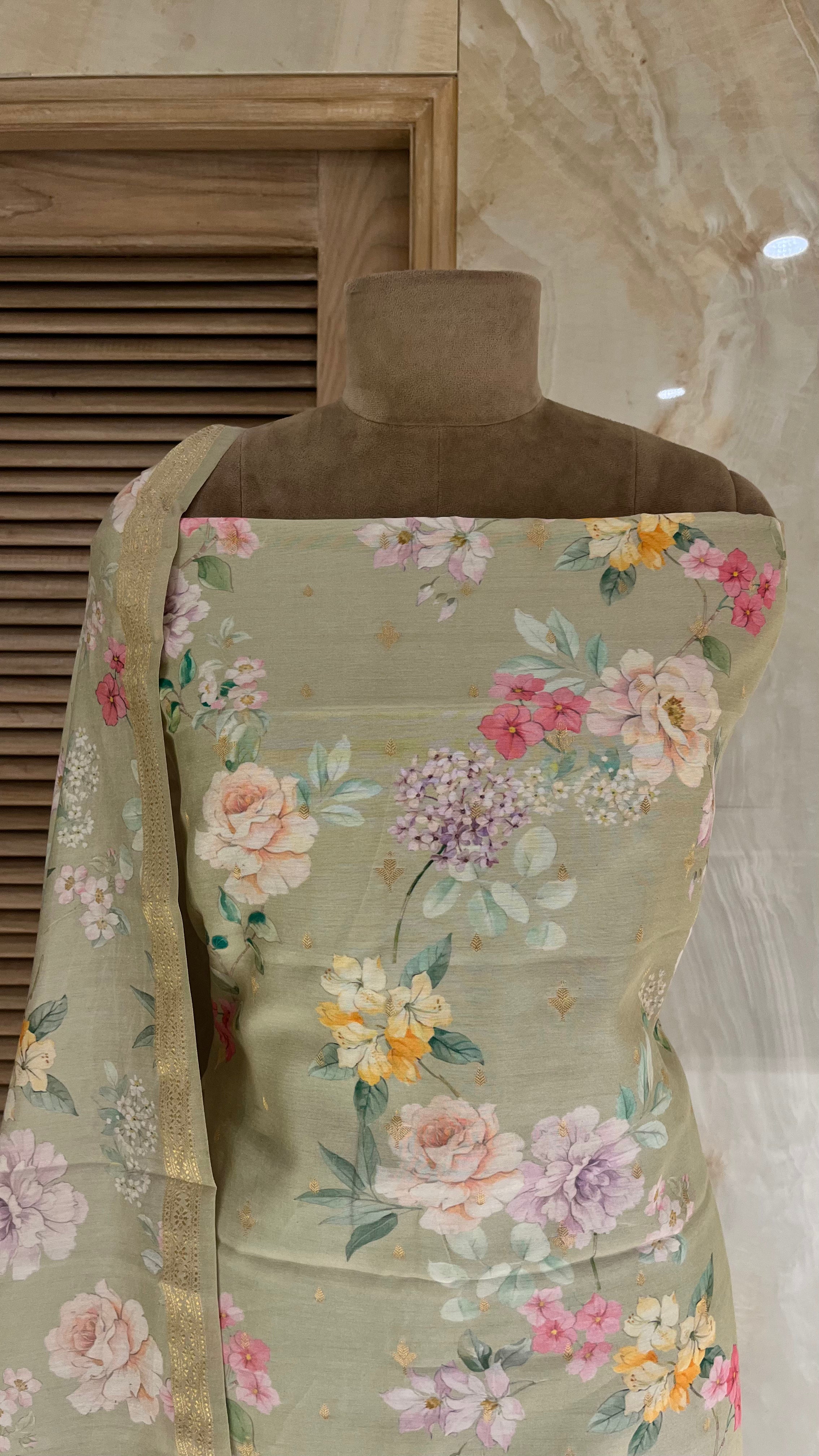 STYLISH TRADITIONAL UNSTITCHED SUIT SET