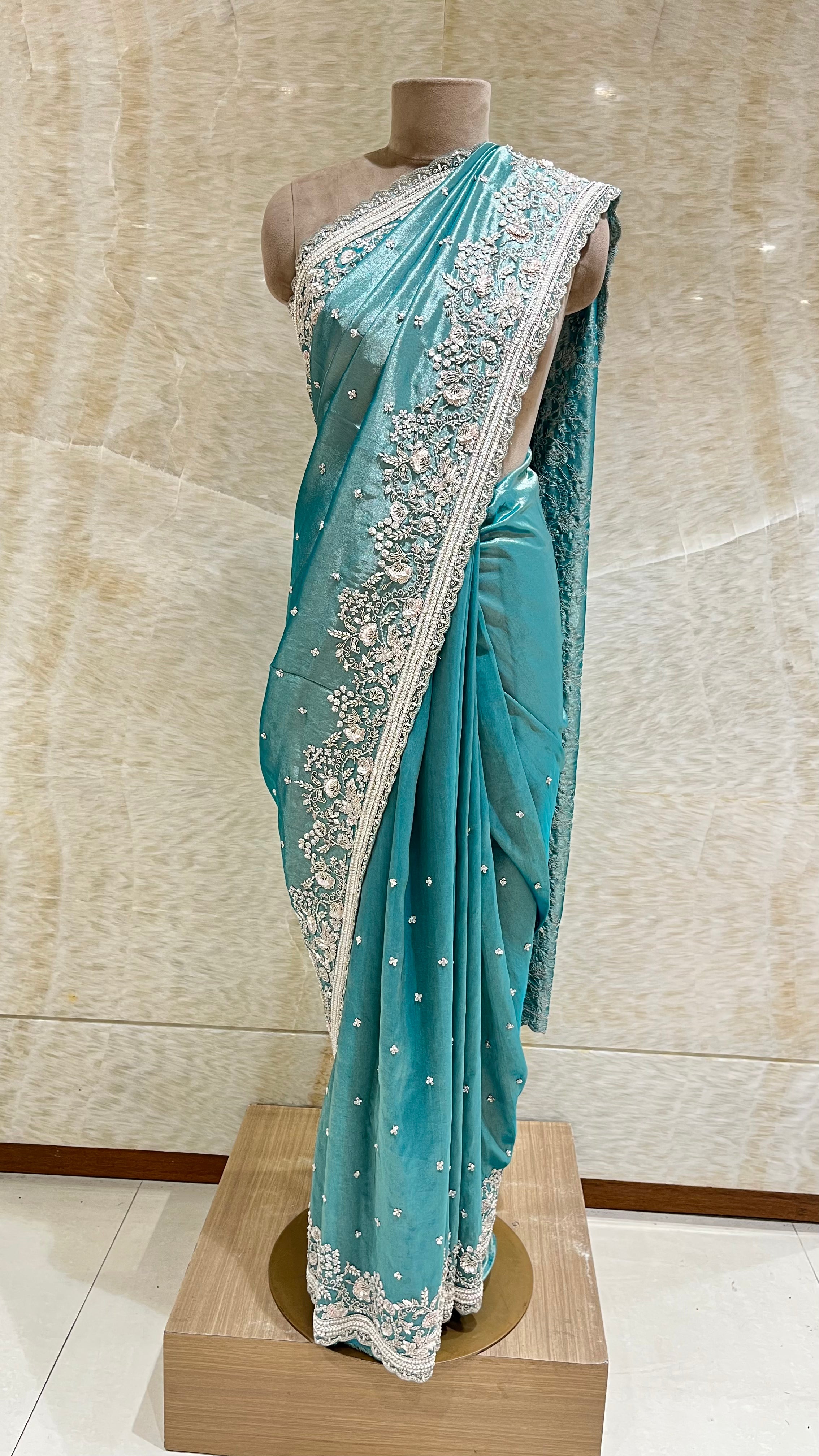 CLASSIC TRADITIONAL SAREE SET
