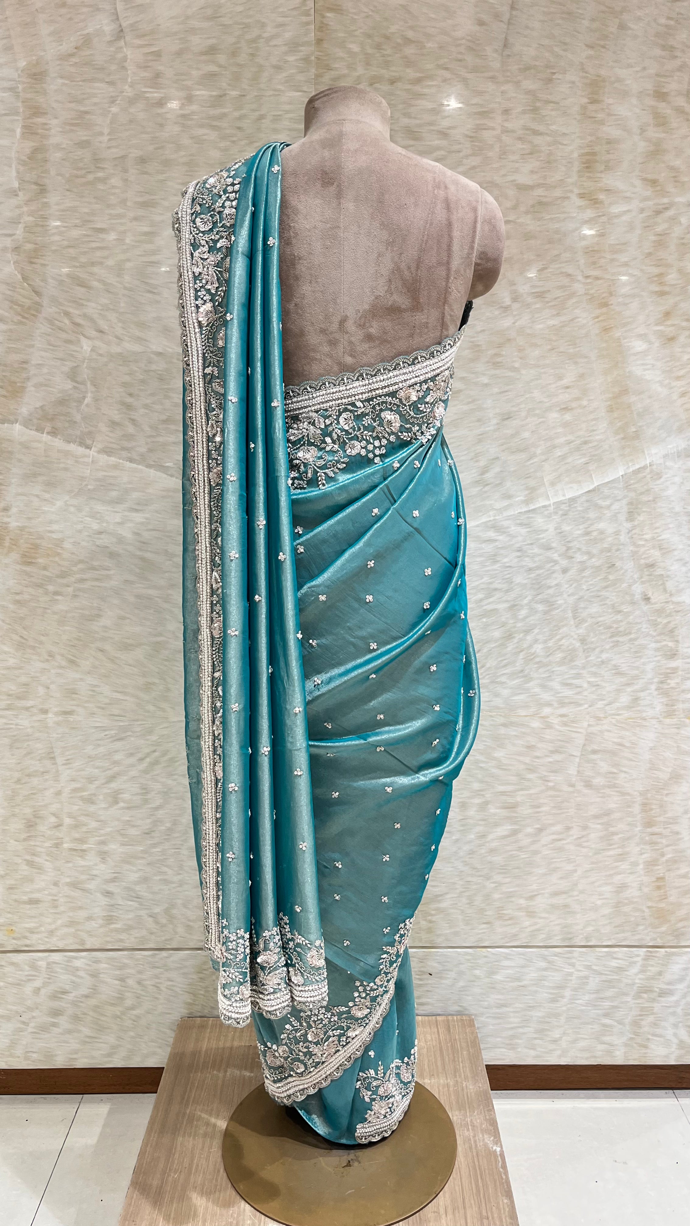 CLASSIC TRADITIONAL SAREE SET