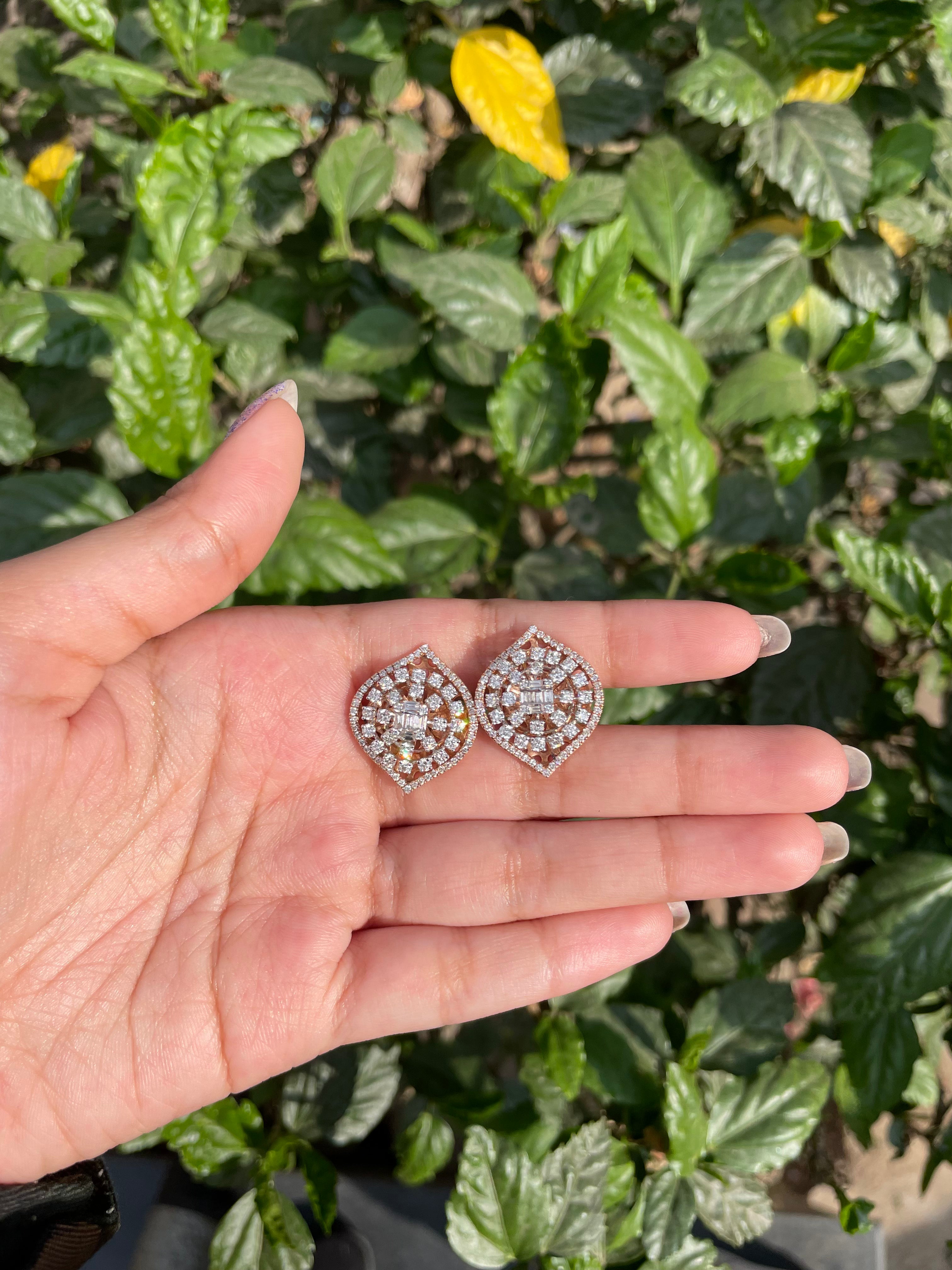 DAZZLING DIOMOND EARRINGS