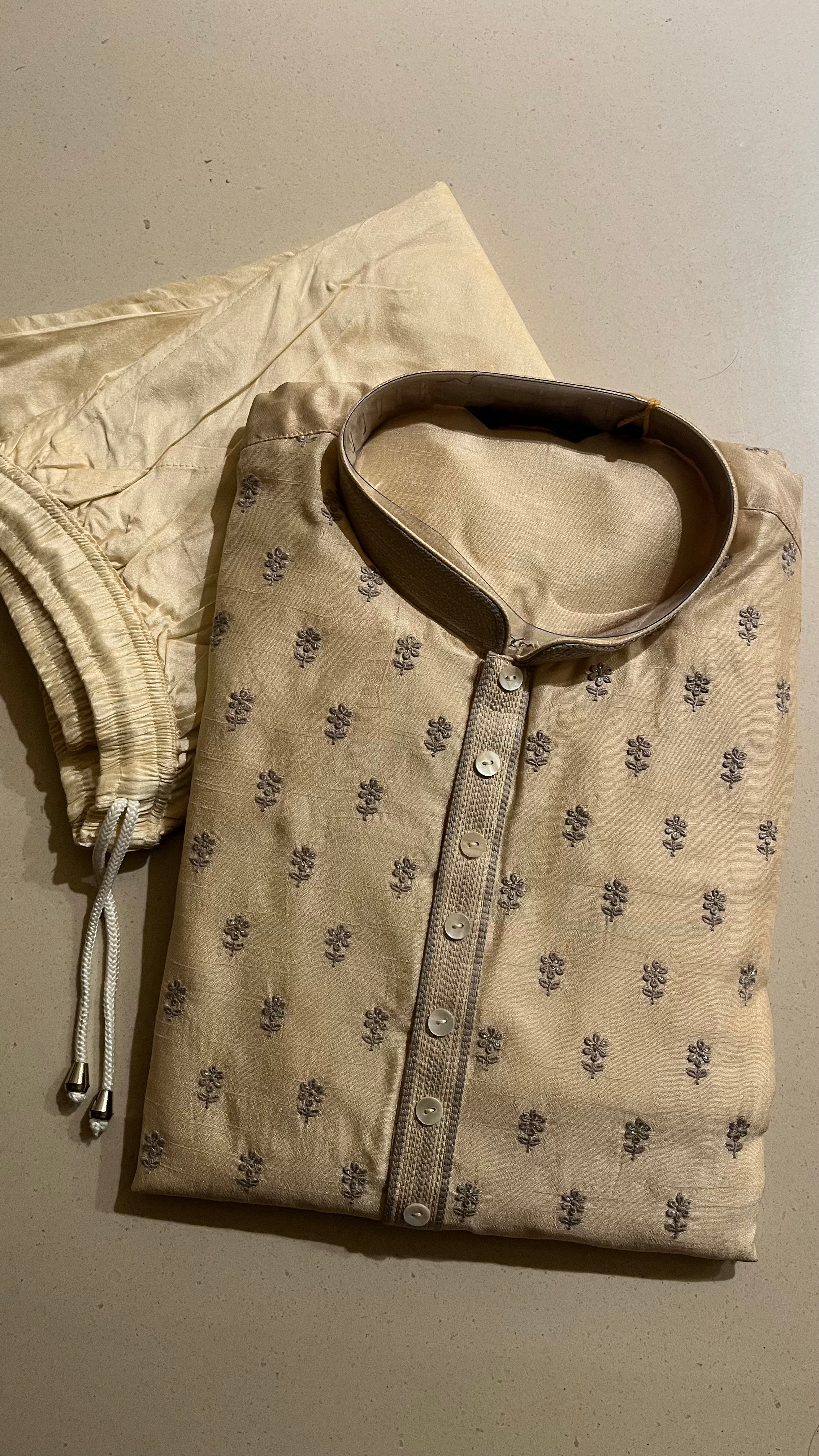 PREMIUM MEN'S DESIGNER KURTA PAJAMA SET