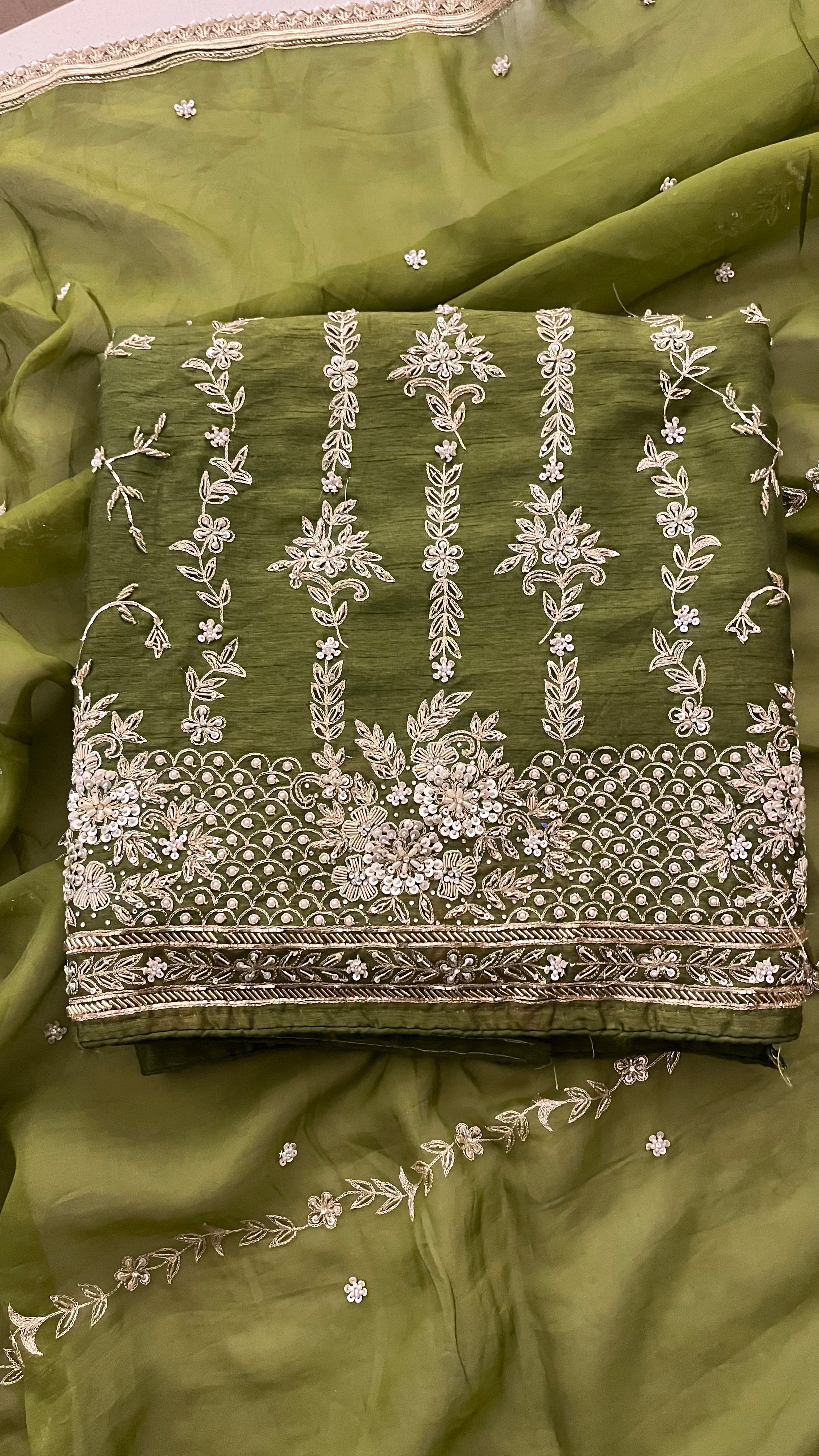 ELEGANT EMBROIDERY UNSTITCHED SUIT