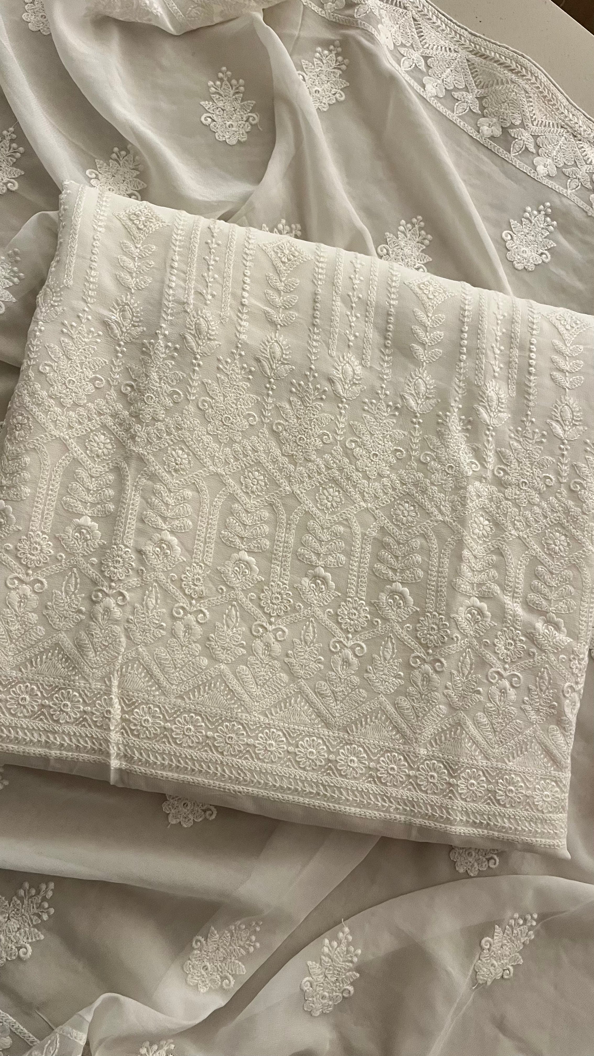 ELEGANT LUCKNOWI UNSTITCHED SUIT SET