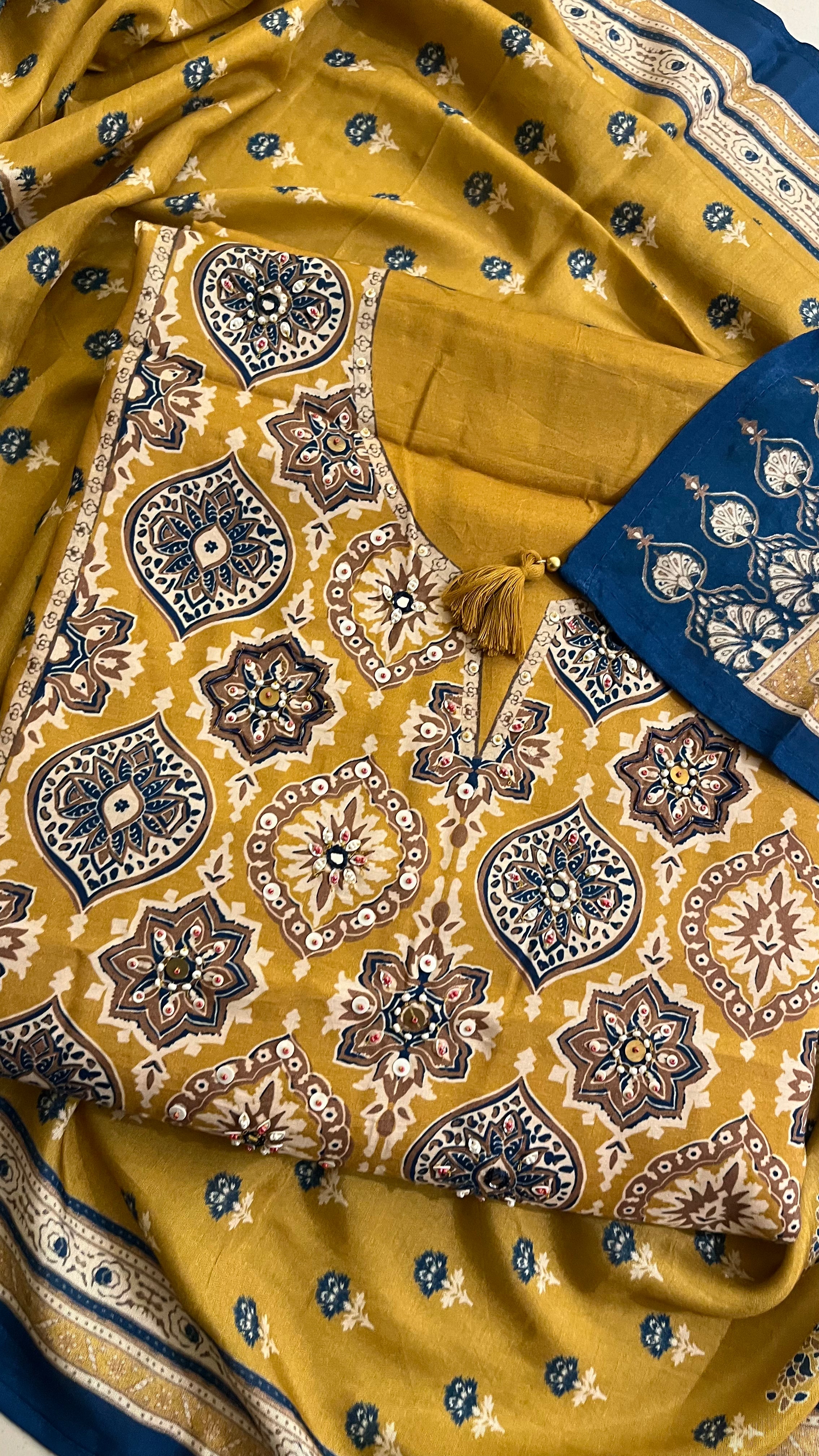 STYLISH MUSTARD PRINTED UNSTITCHED SUIT SET