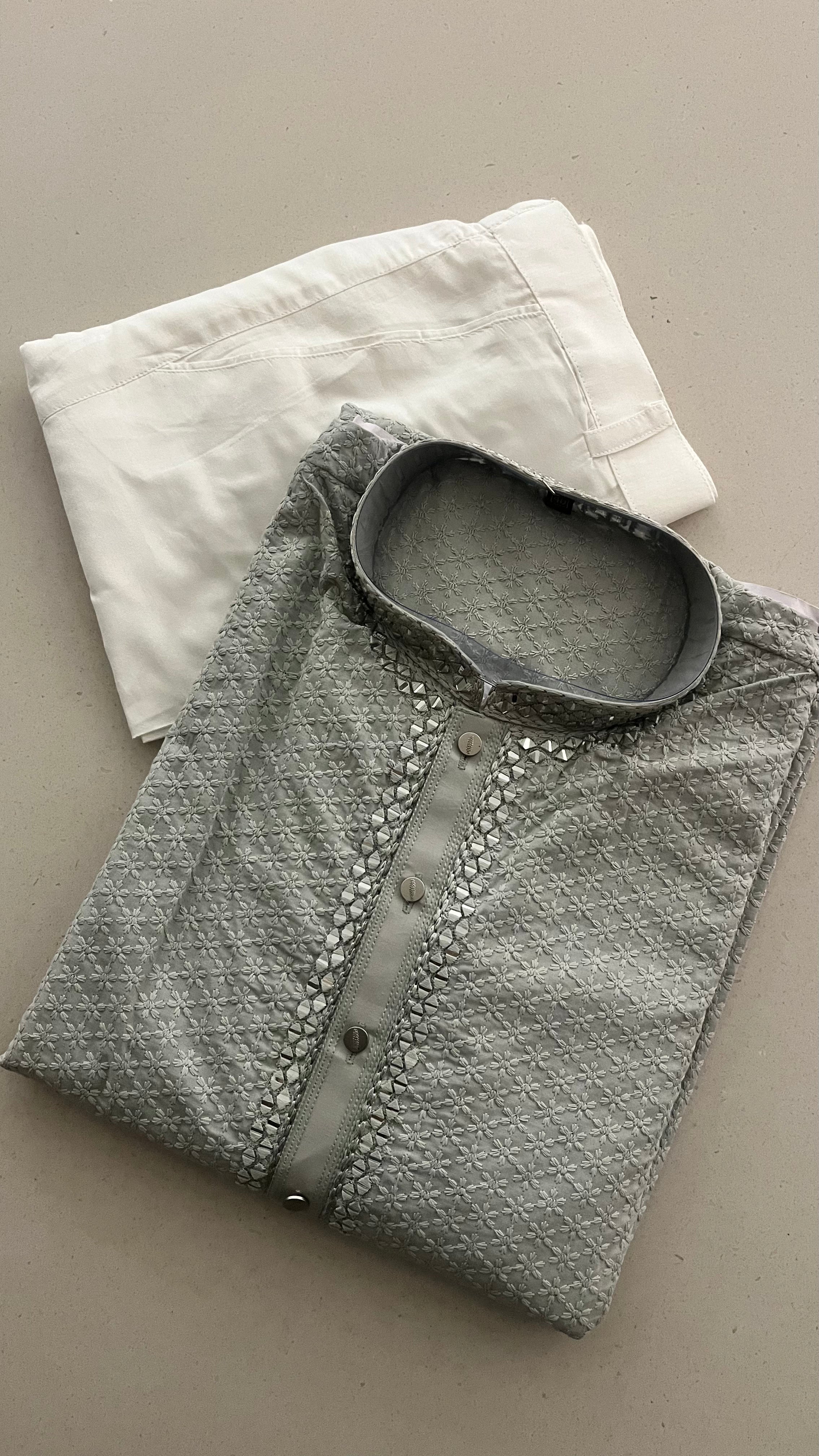 ELEGANT MEN'S TRADITIONAL DESIGNER KURTA PAJAMA SET