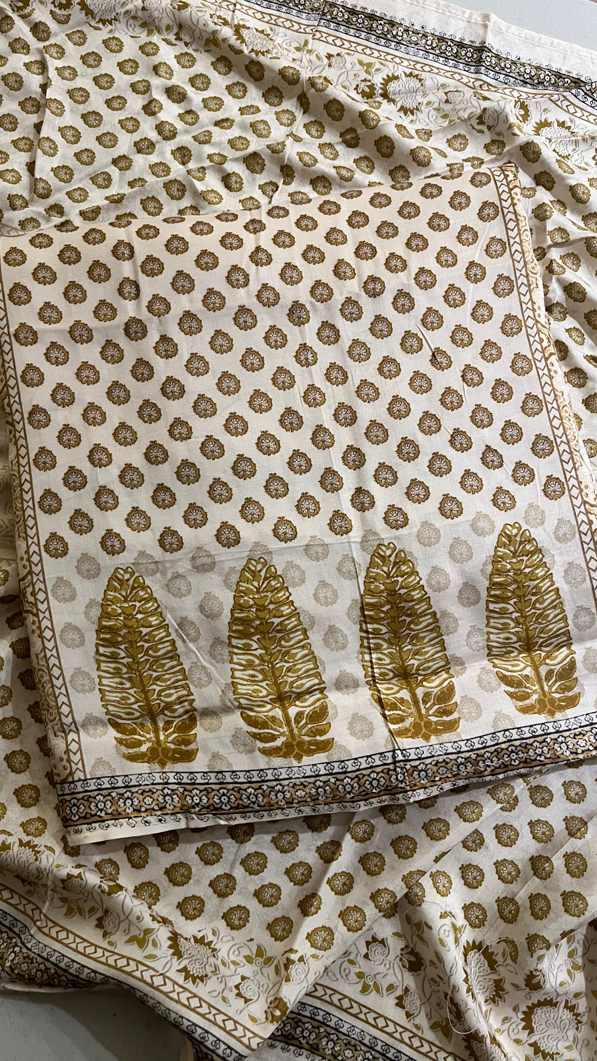 ELEGANT BLOCK PRINTED IVORY SUIT SET