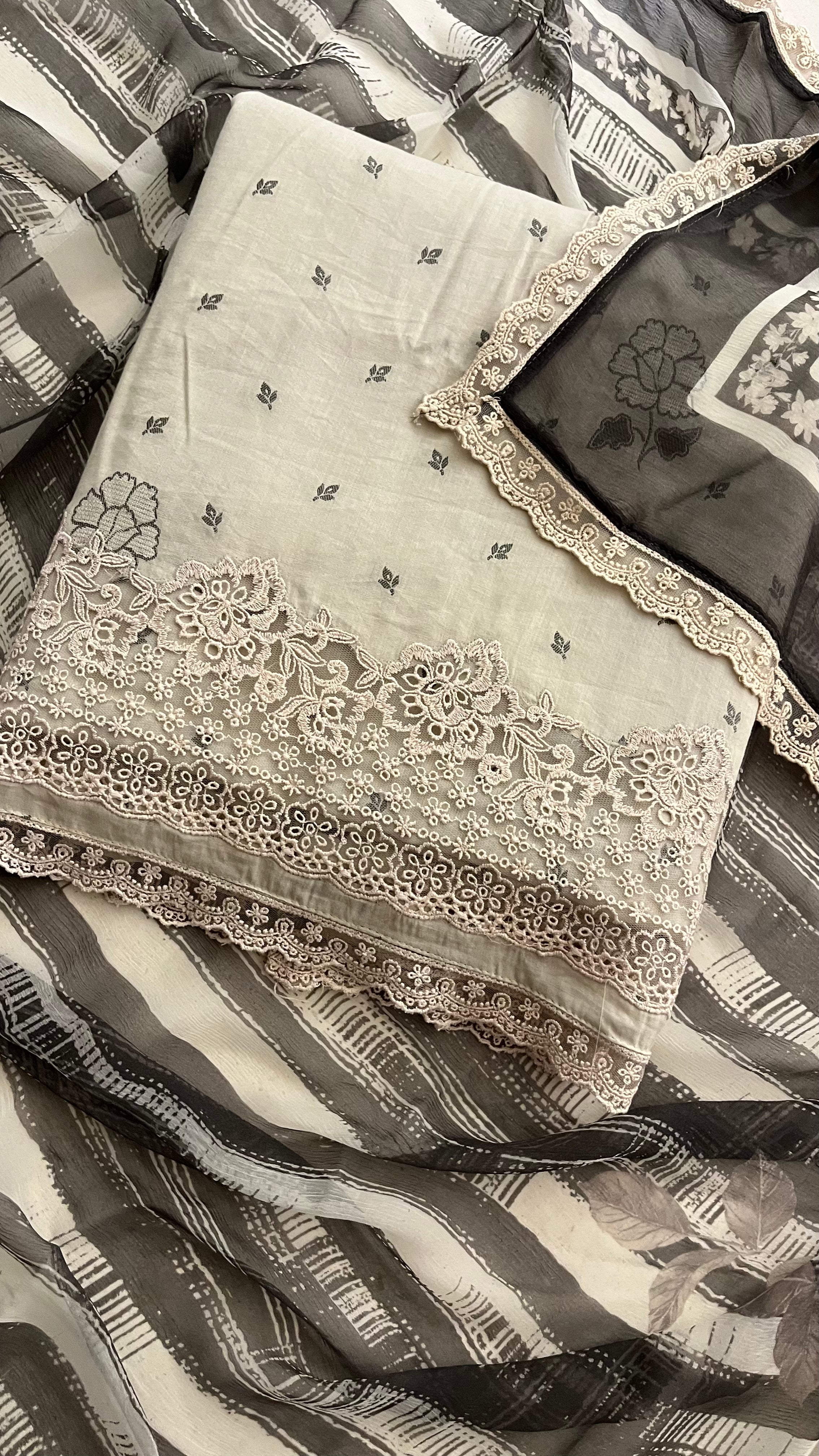 UNSTITCHED EMBROIDERED SUIT SET