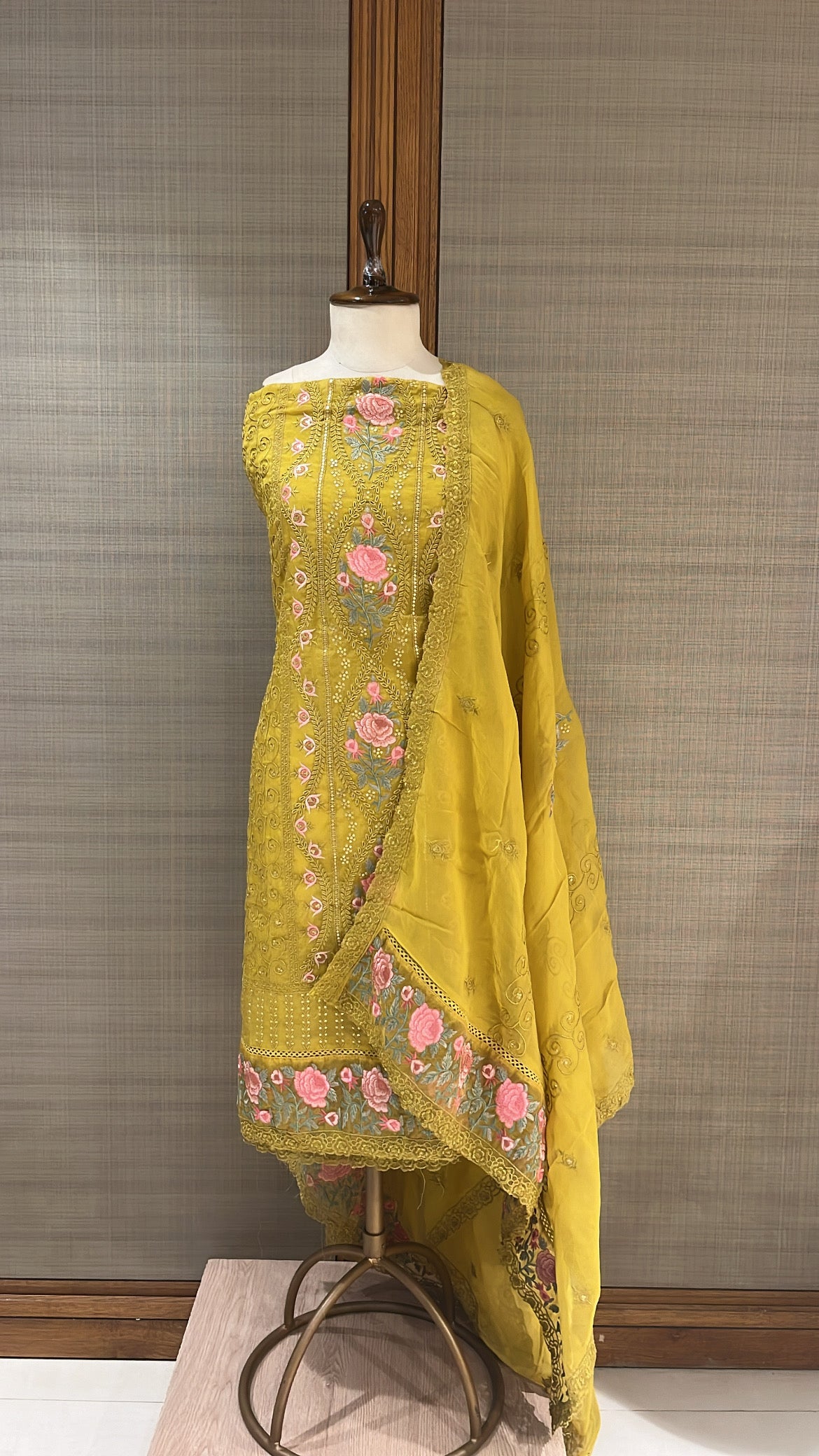 Mehndi Green Unstitched Suit in Flat Chiffon Organza