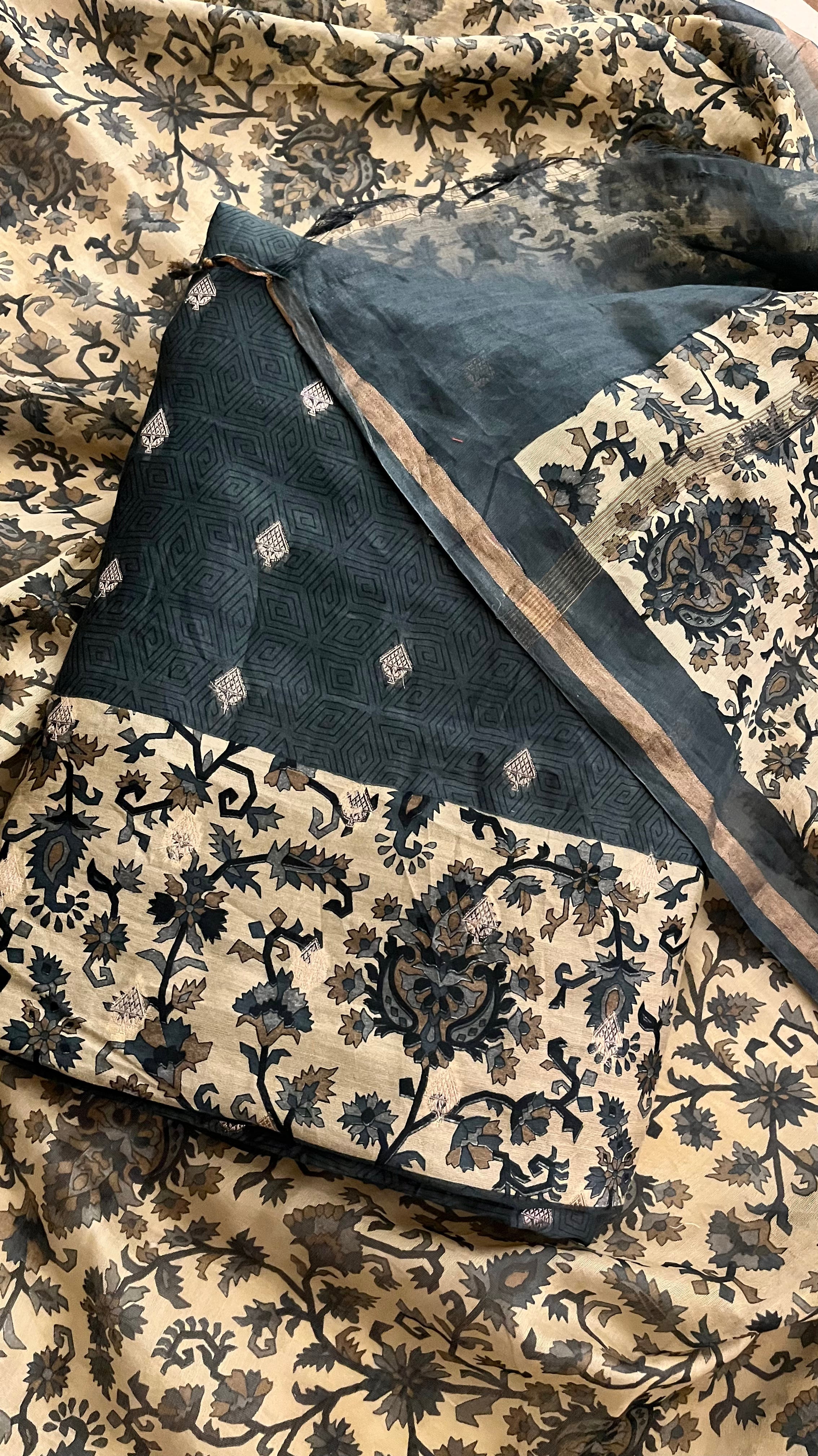 BEIGE & TEAL FLORAL UNSTITCHED SUIT SET