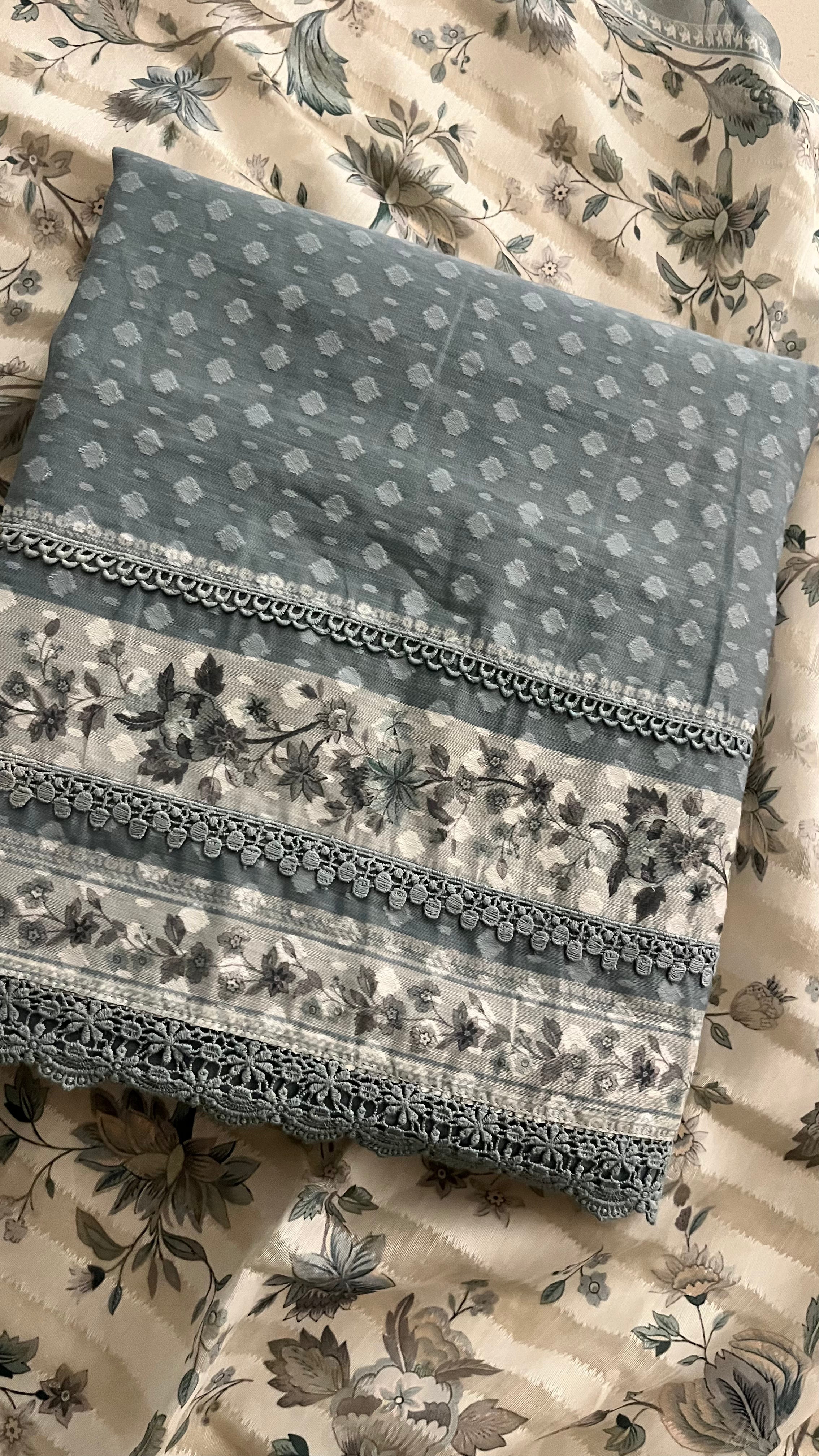 GREY FLORAL PRINTED UNSTITCHED SUIT SET