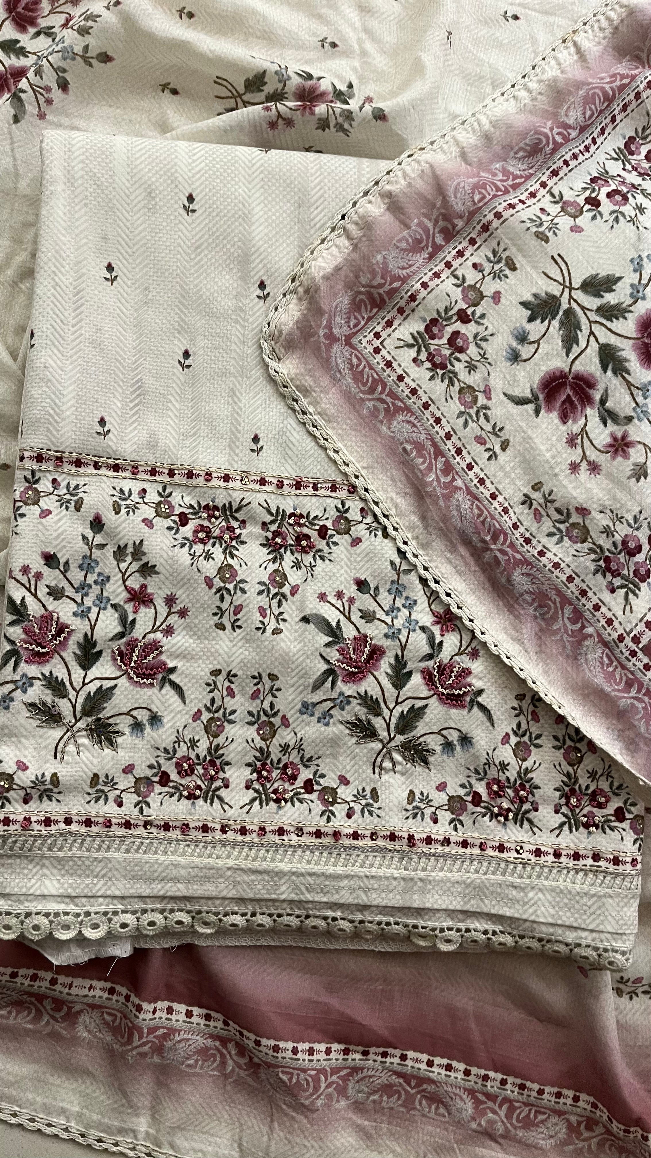 FLORAL PRINT UNSTITCHED SUIT SET