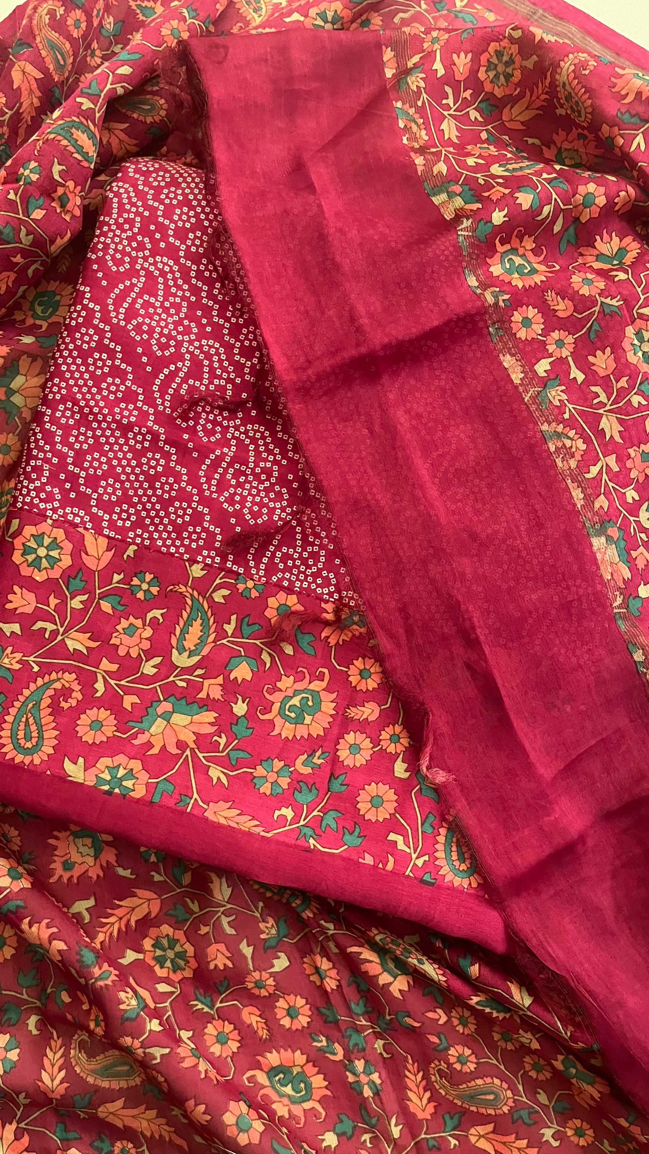 MAGENTA FLORAL PRINT UNSTITCHED SUIT