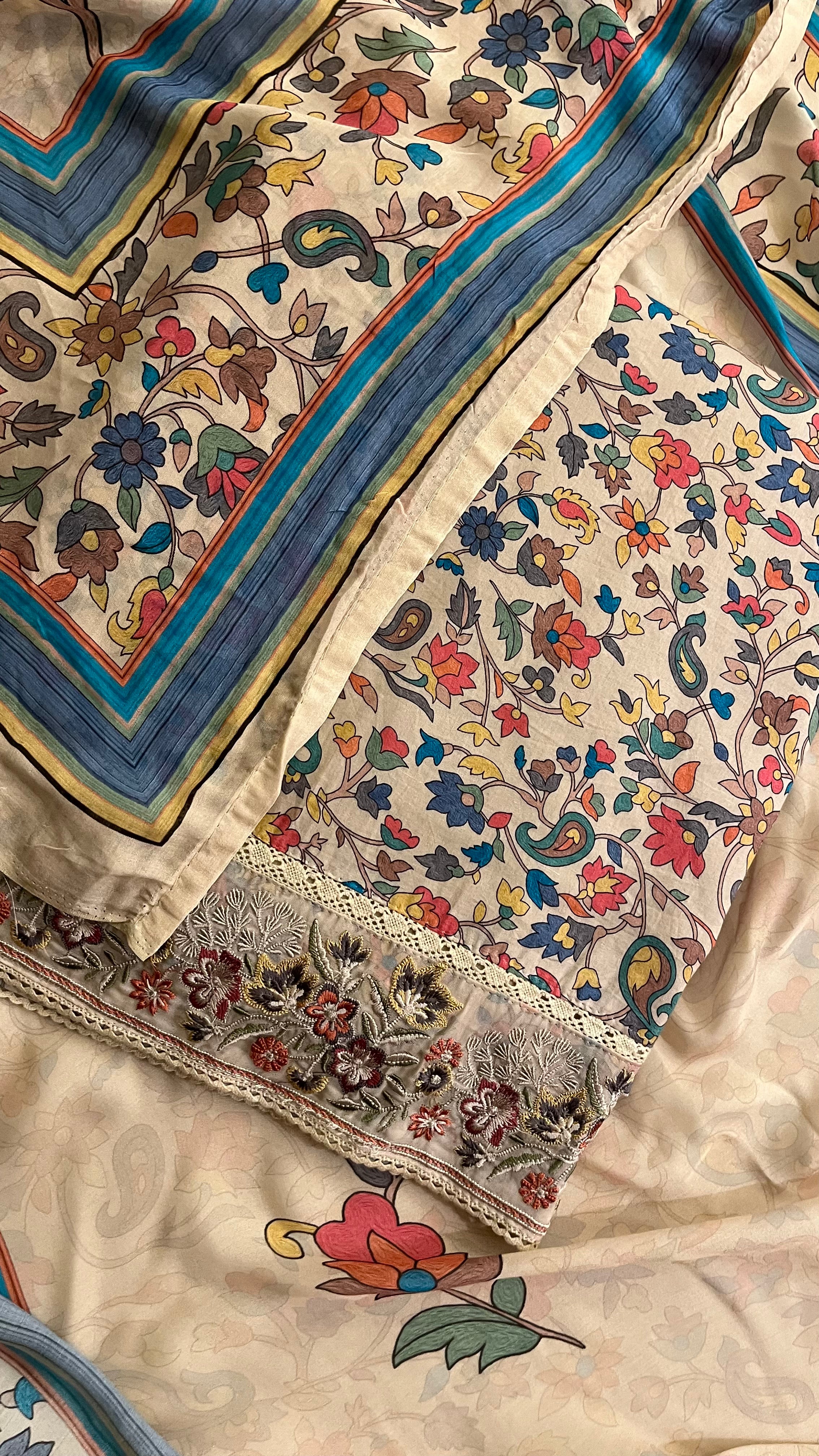 MULTICOLOR FLORAL PRINTED UNSTITCHED SUIT