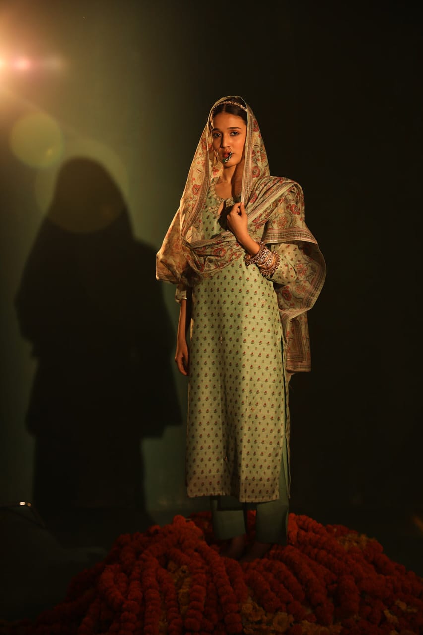 PASTEL GREEN STRAIGHT FIT CHANDERI SUIT SET (WITH PANTS AND DUPATTA)