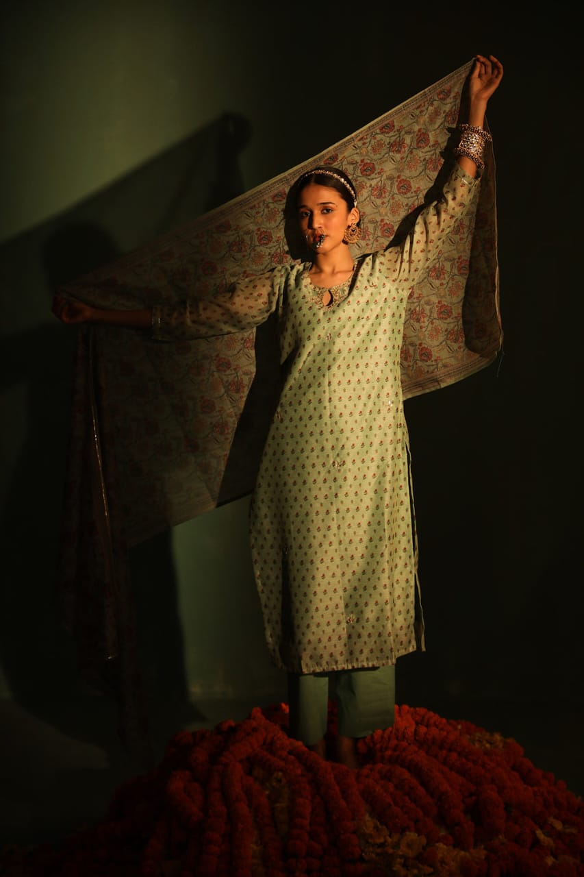 PASTEL GREEN STRAIGHT FIT CHANDERI SUIT SET (WITH PANTS AND DUPATTA)