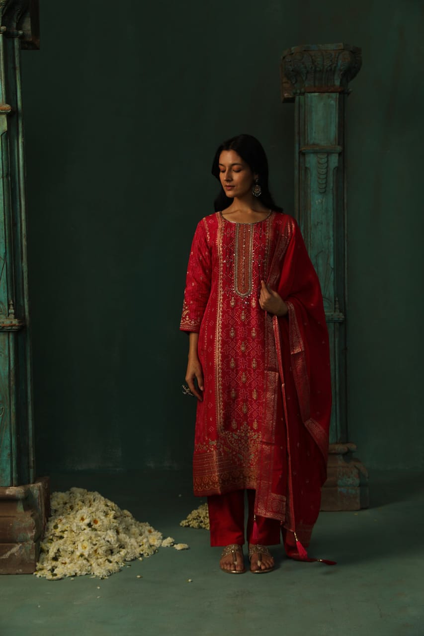 PINK DOLA JACQUARD STRAIGHT FIT SUIT SET (WITH PANTS AND DUPATTA)