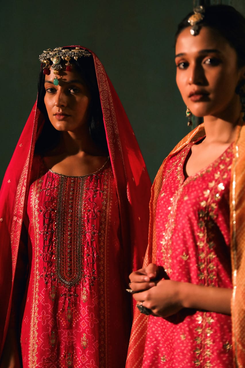 PINK DOLA JACQUARD STRAIGHT FIT SUIT SET (WITH PANTS AND DUPATTA)