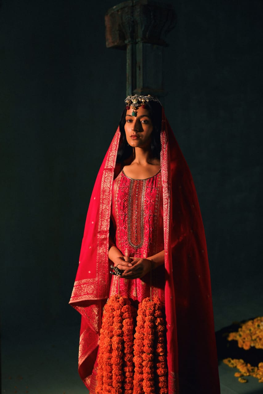 PINK DOLA JACQUARD STRAIGHT FIT SUIT SET (WITH PANTS AND DUPATTA)