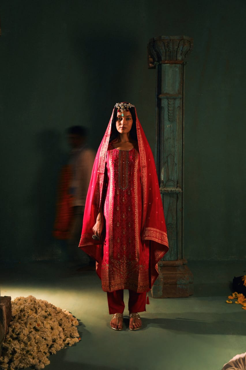 PINK DOLA JACQUARD STRAIGHT FIT SUIT SET (WITH PANTS AND DUPATTA)