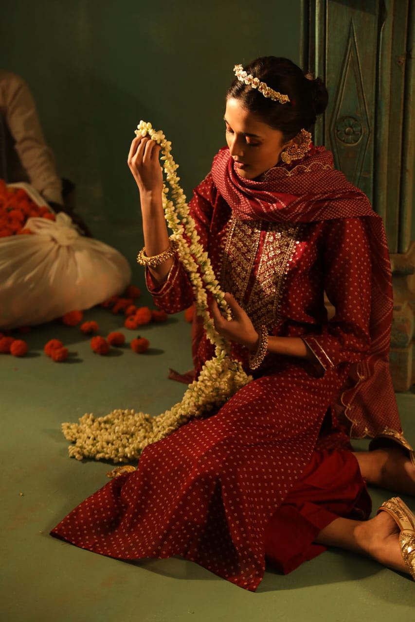 WINE STRAIGHT FIT CHANDERI SUIT SET (WITH PANTS AND DUPATTA)