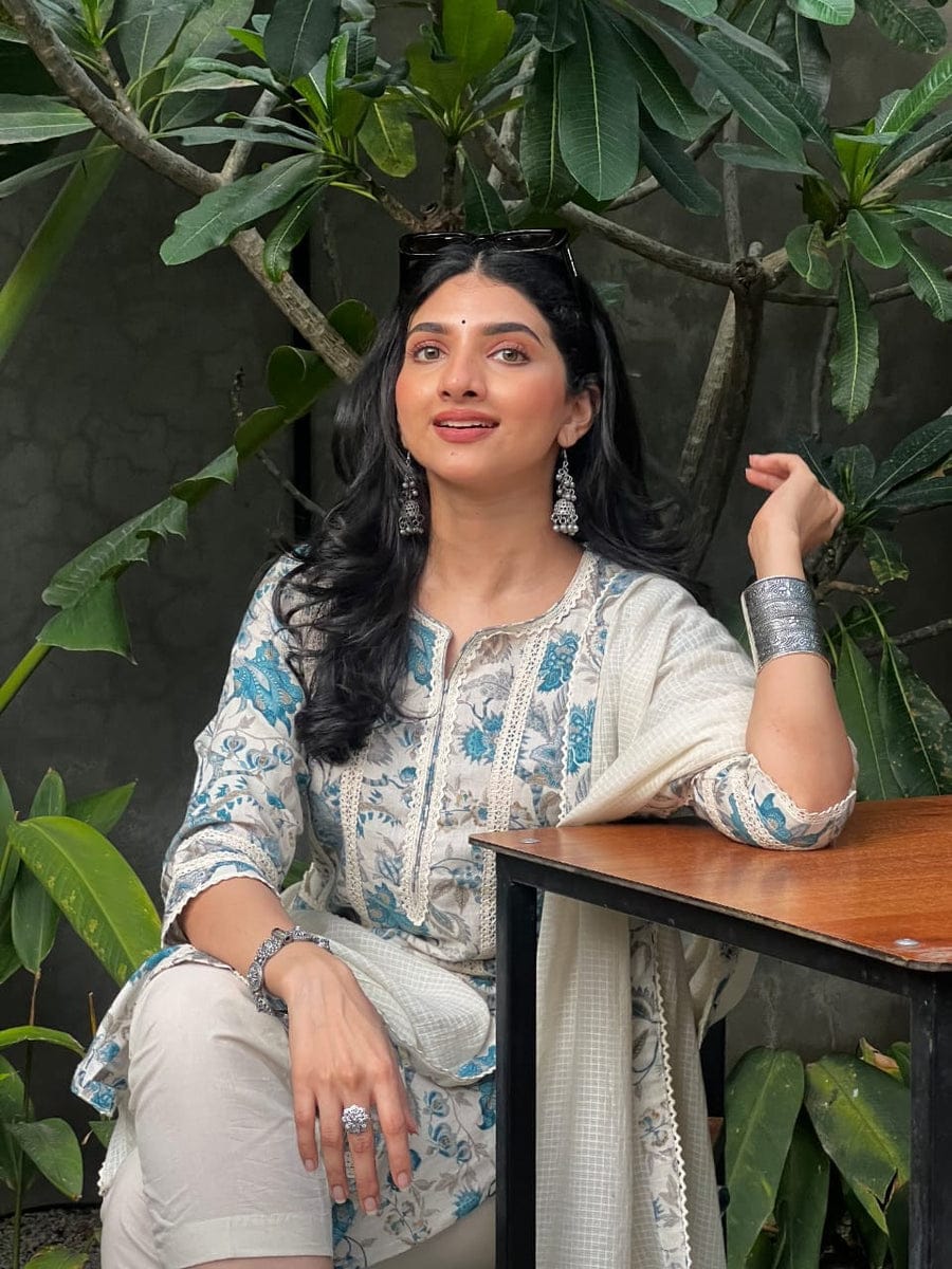 OFF WHITE COTTON SUIT SET (WITH PANTS AND DUPATTA)