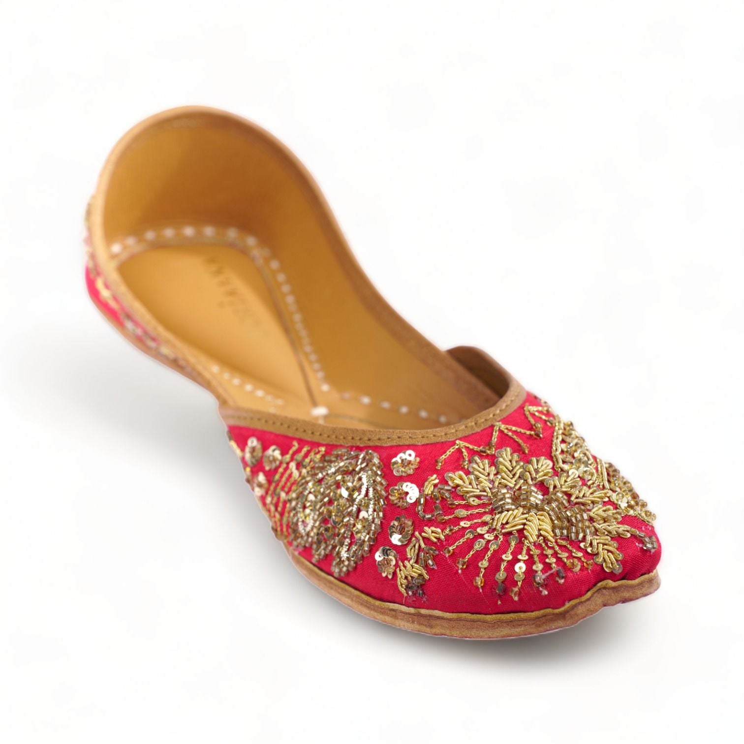 LASHKAARA in Rouge Tebe