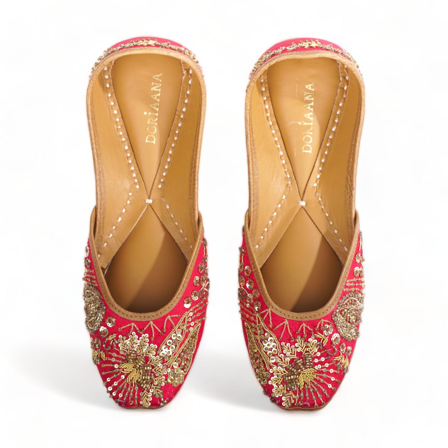 LASHKAARA in Rouge Tebe