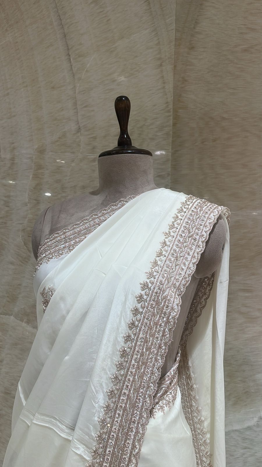 Adorable Vanilla White Saree Paired With Unstitched Blouse