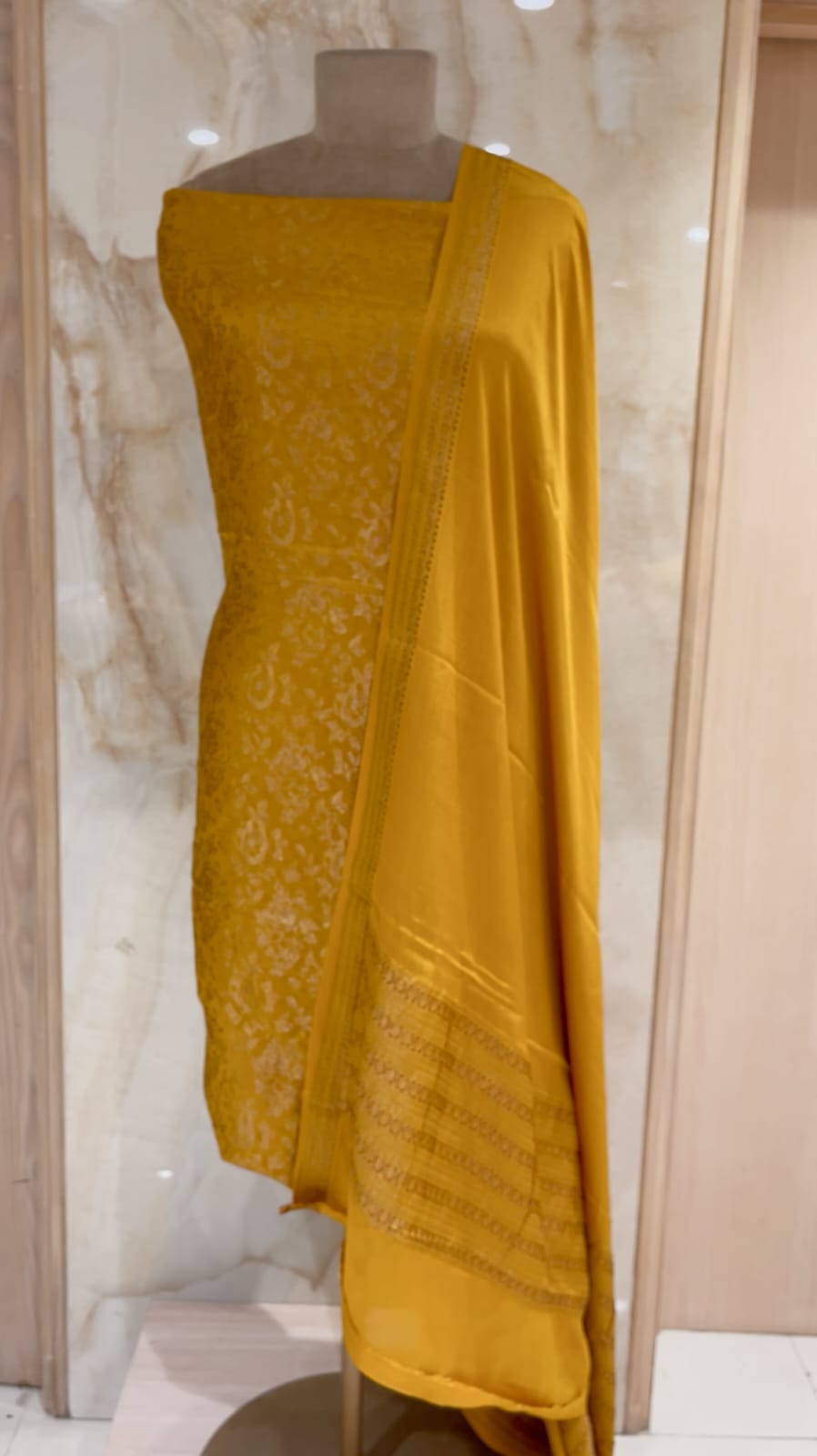 SIMPLE ELEGANT UNSTITCHED SUIT SET WITH DUPATTA