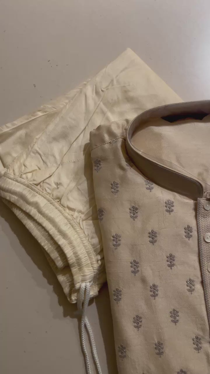 PREMIUM MEN'S DESIGNER KURTA PAJAMA SET