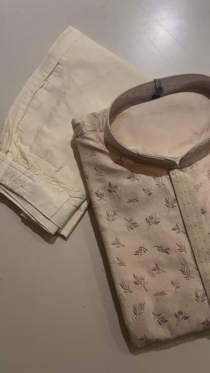 TRADITIONAL MEN'S DESIGNER KURTA PAJAMA SET